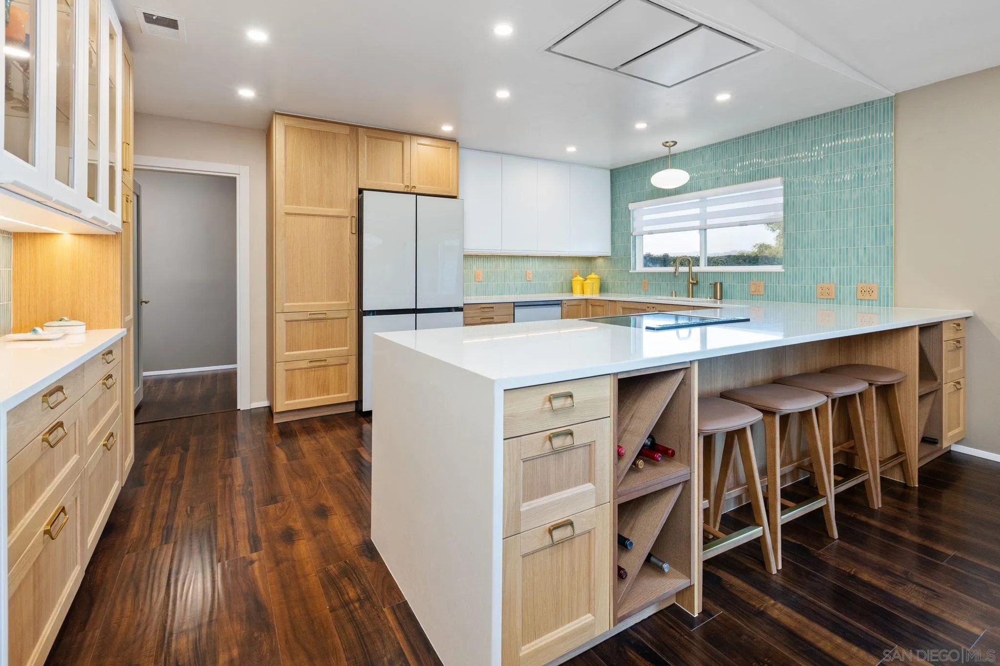 https://cdn.realtyfeed.com/cdn/127/260011021/9b5233a06e8ccb37029faa8b85a7d5d2.webp