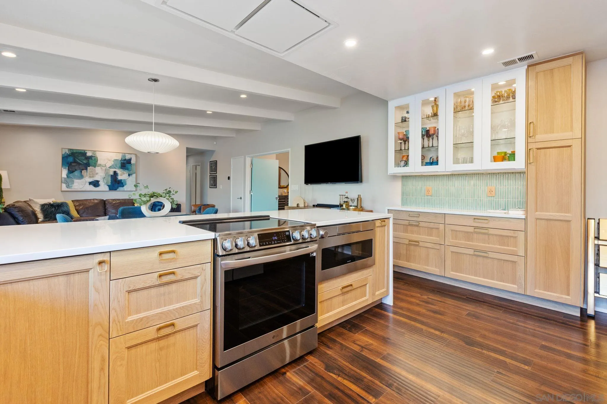 https://cdn.realtyfeed.com/cdn/127/260011021/9fc0ad0a4c41081be50c2b43a53dace5.webp