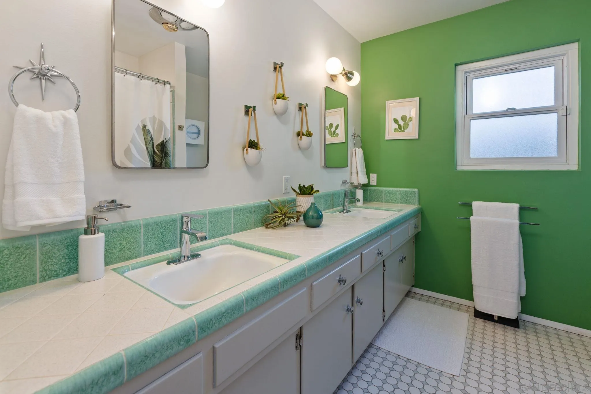 https://cdn.realtyfeed.com/cdn/127/260011021/cd279e2ce7f26ce126f8e0ed2c4ce281.webp