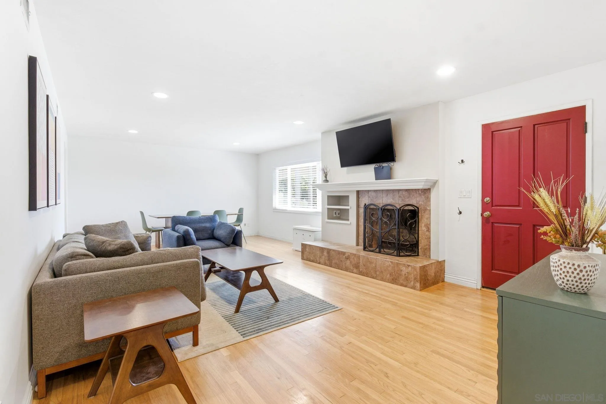 https://cdn.realtyfeed.com/cdn/127/260011028/75f56b944c3fd1002e95dfbb99955c4f.webp