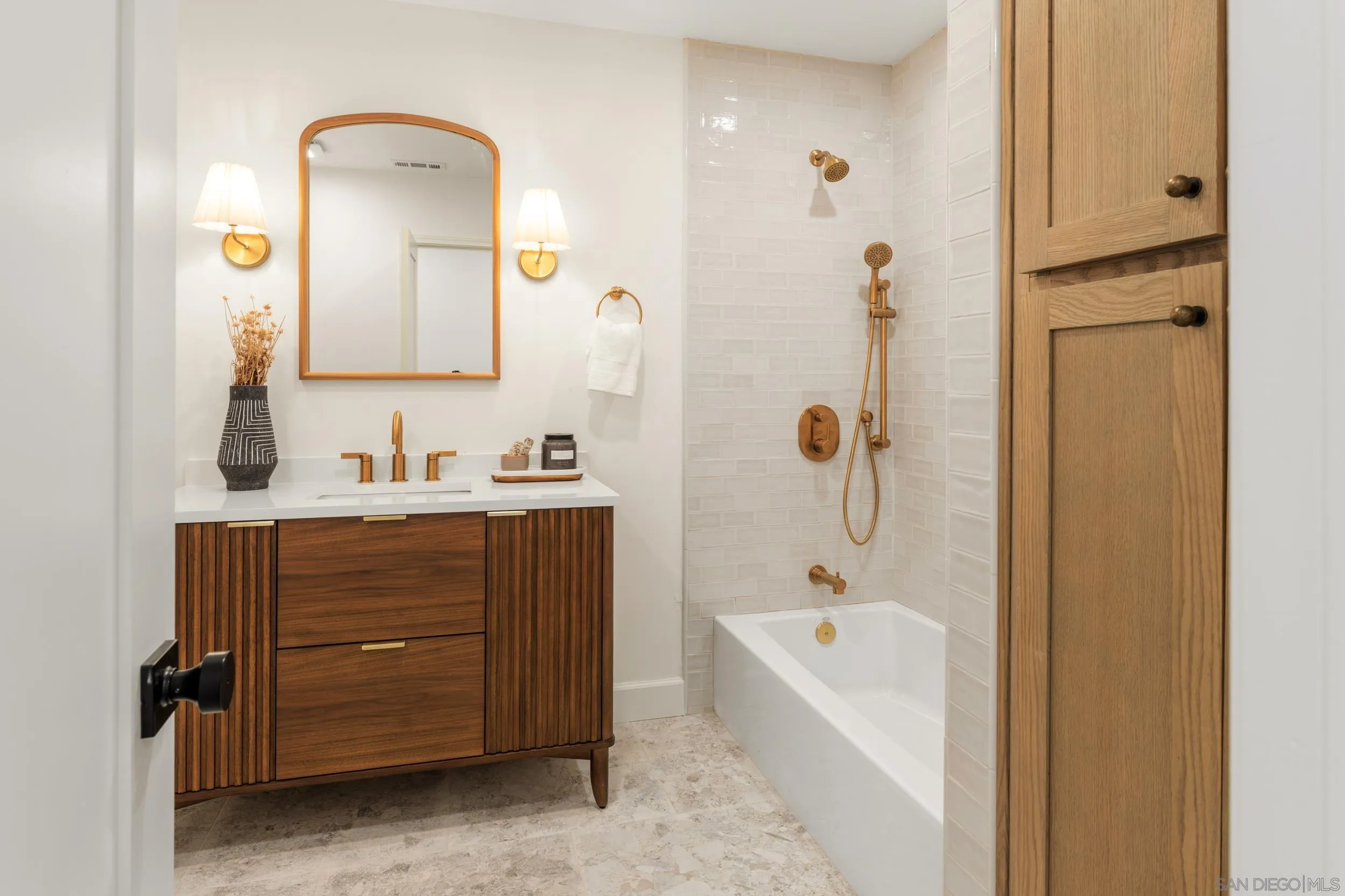 https://cdn.realtyfeed.com/cdn/127/260011030/4c52d9d13e5e7601120b68cba71fd0d6.webp