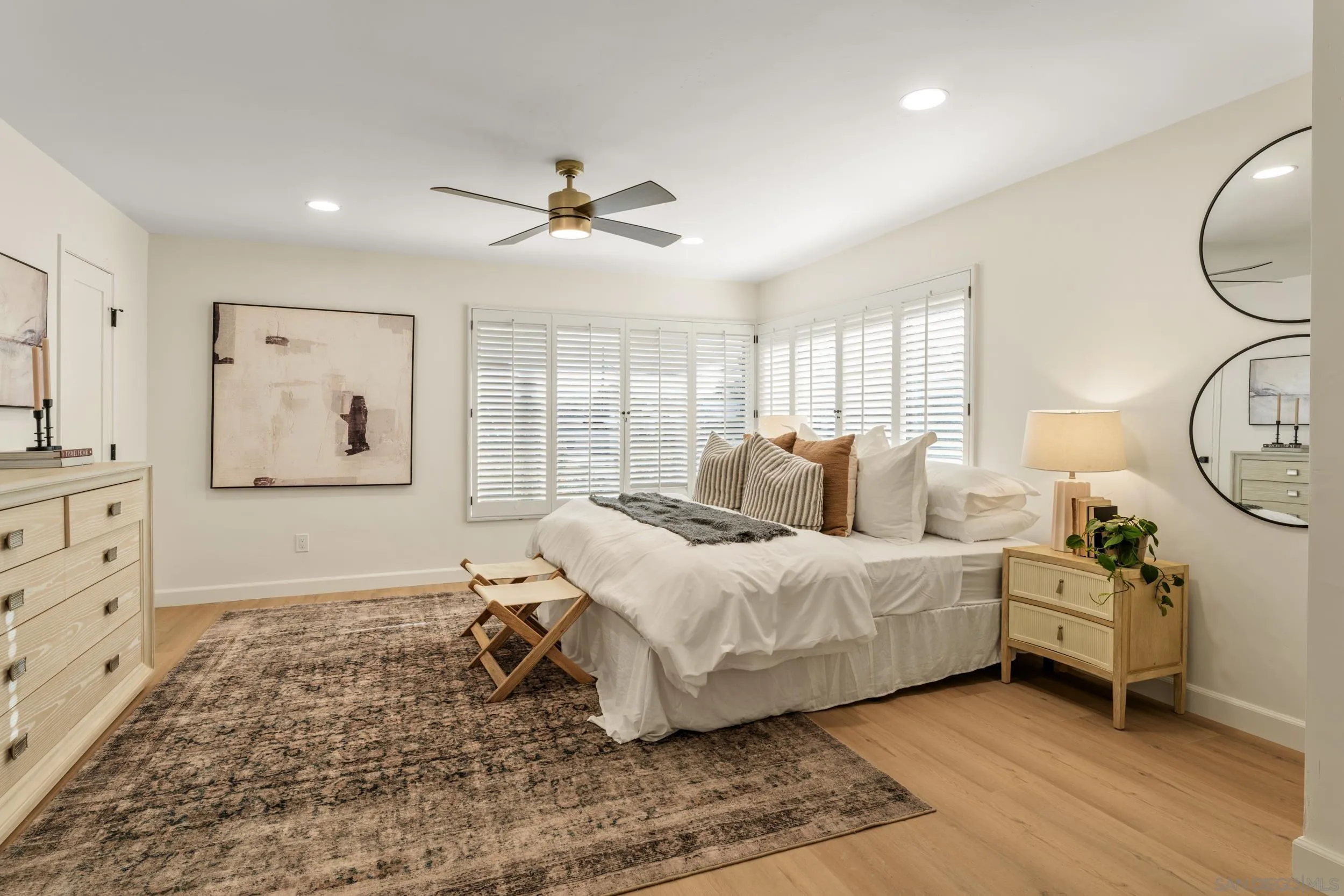 https://cdn.realtyfeed.com/cdn/127/260011030/7bfe40a60aa3fa4ee94b428ae85aa1f3.webp