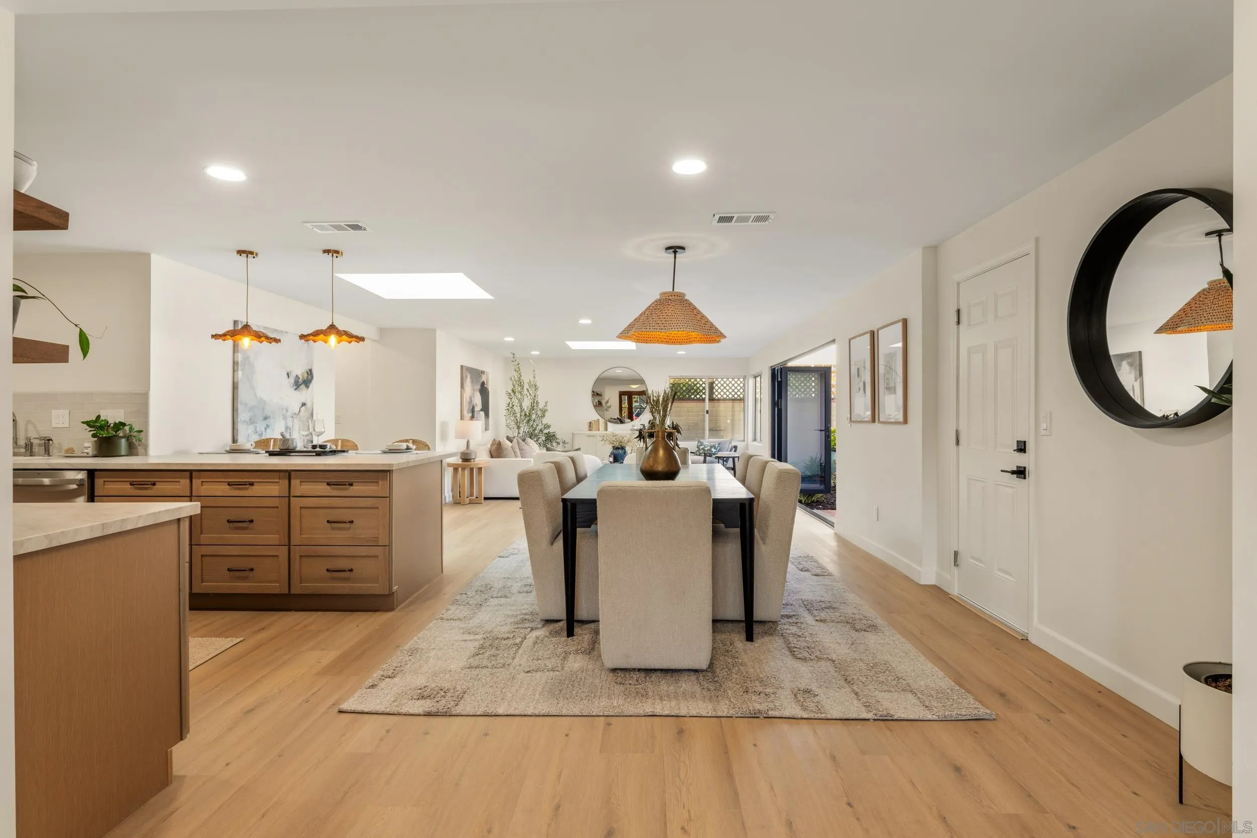 https://cdn.realtyfeed.com/cdn/127/260011030/867e34f46dfb97983bf2afd9f523c1cb.webp