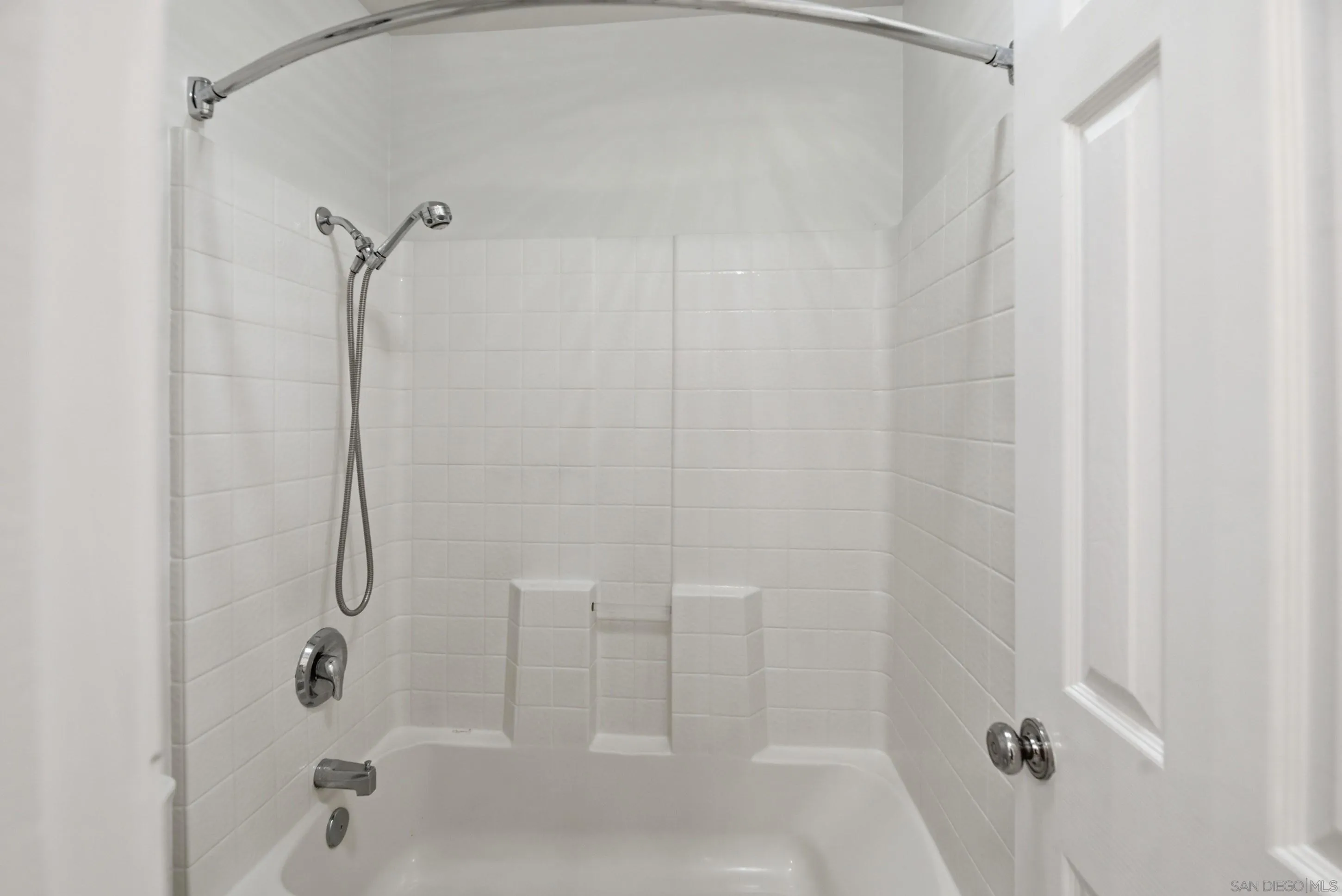 https://cdn.realtyfeed.com/cdn/127/260011032/44caa77b4137be7dc935f53aa6fa95b5.webp