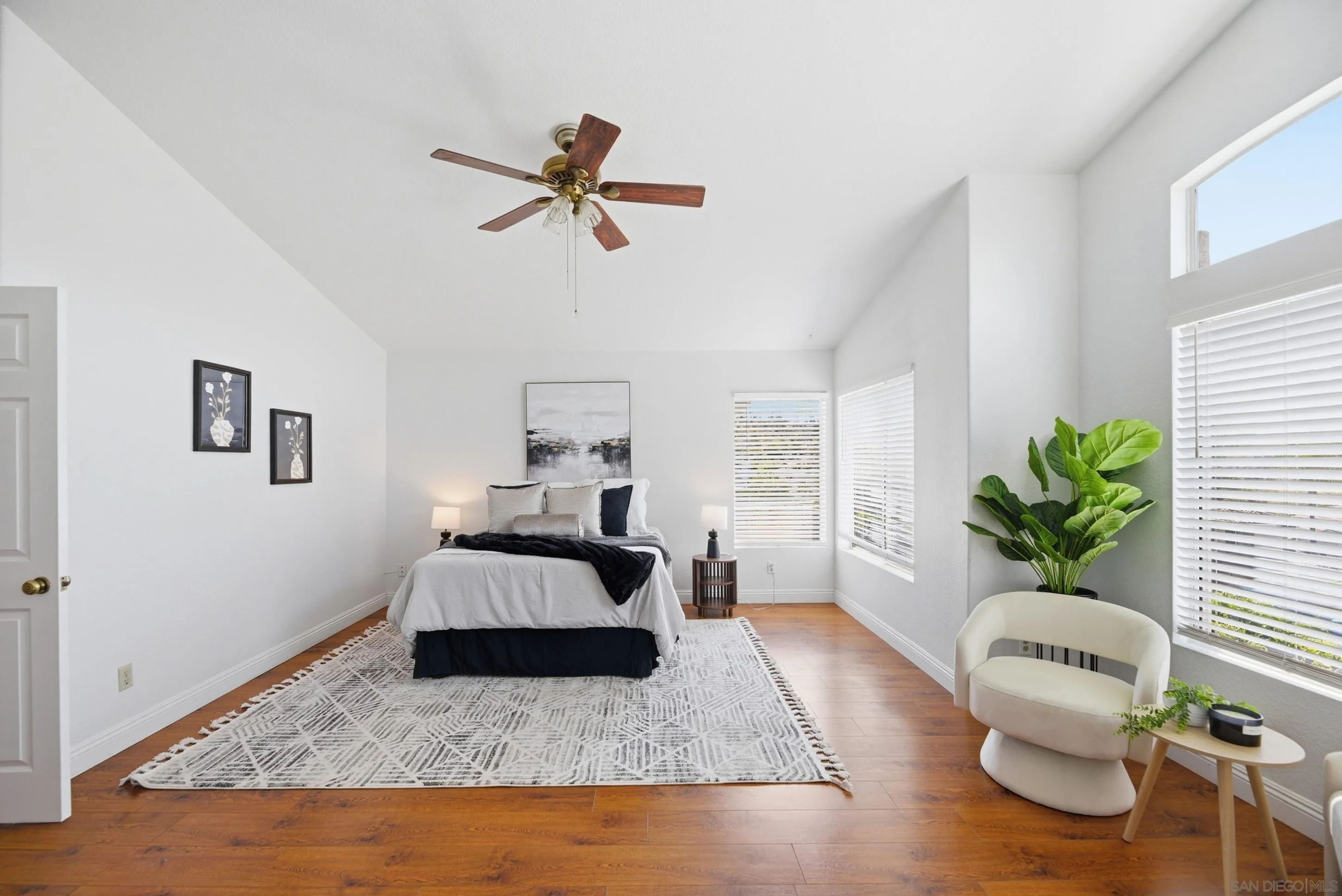 https://cdn.realtyfeed.com/cdn/127/260011032/807de98d6f68757b3a07ab881dcc4c1b.webp