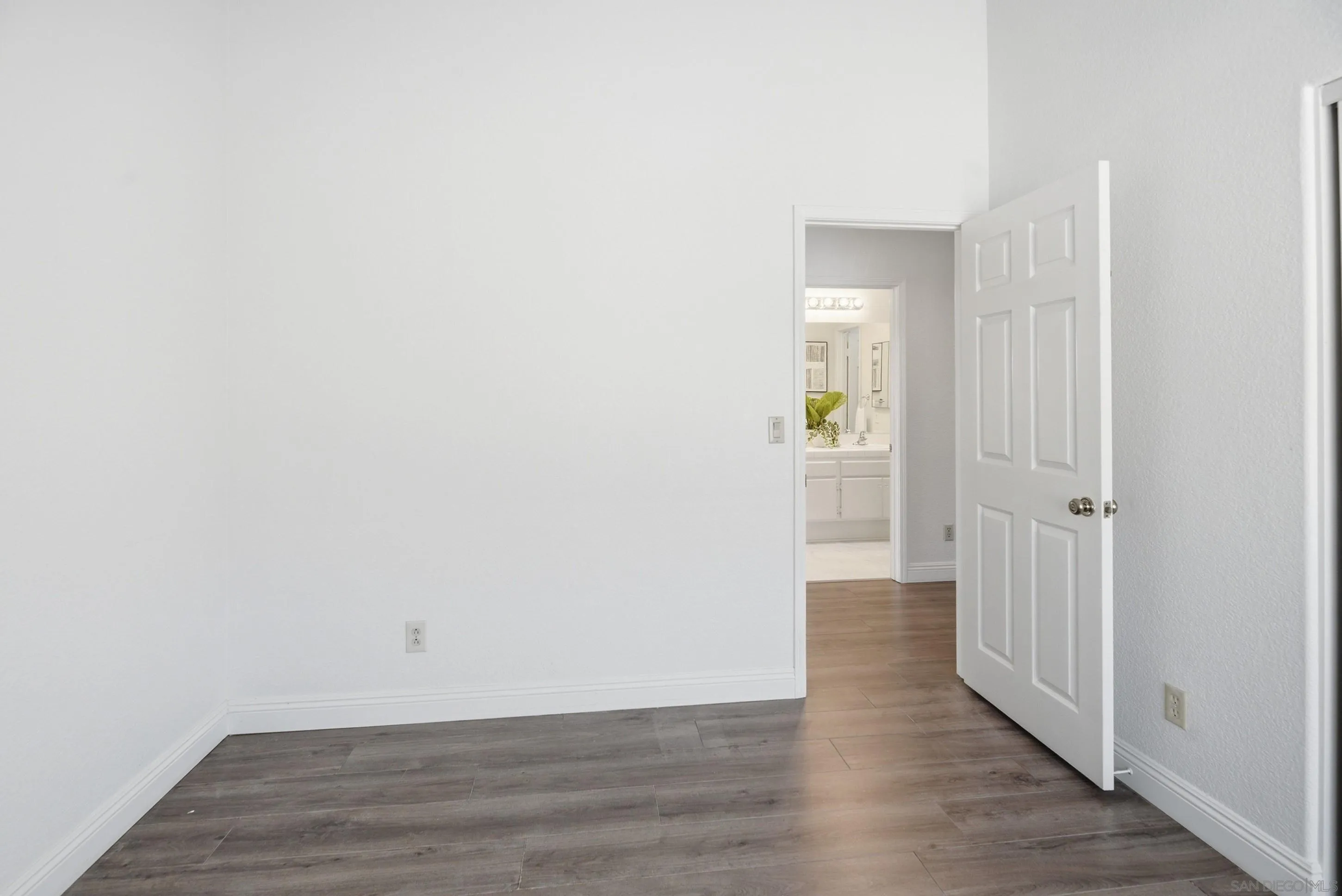 https://cdn.realtyfeed.com/cdn/127/260011032/c14dc8ebebc658efc1381205a85b1bb4.webp