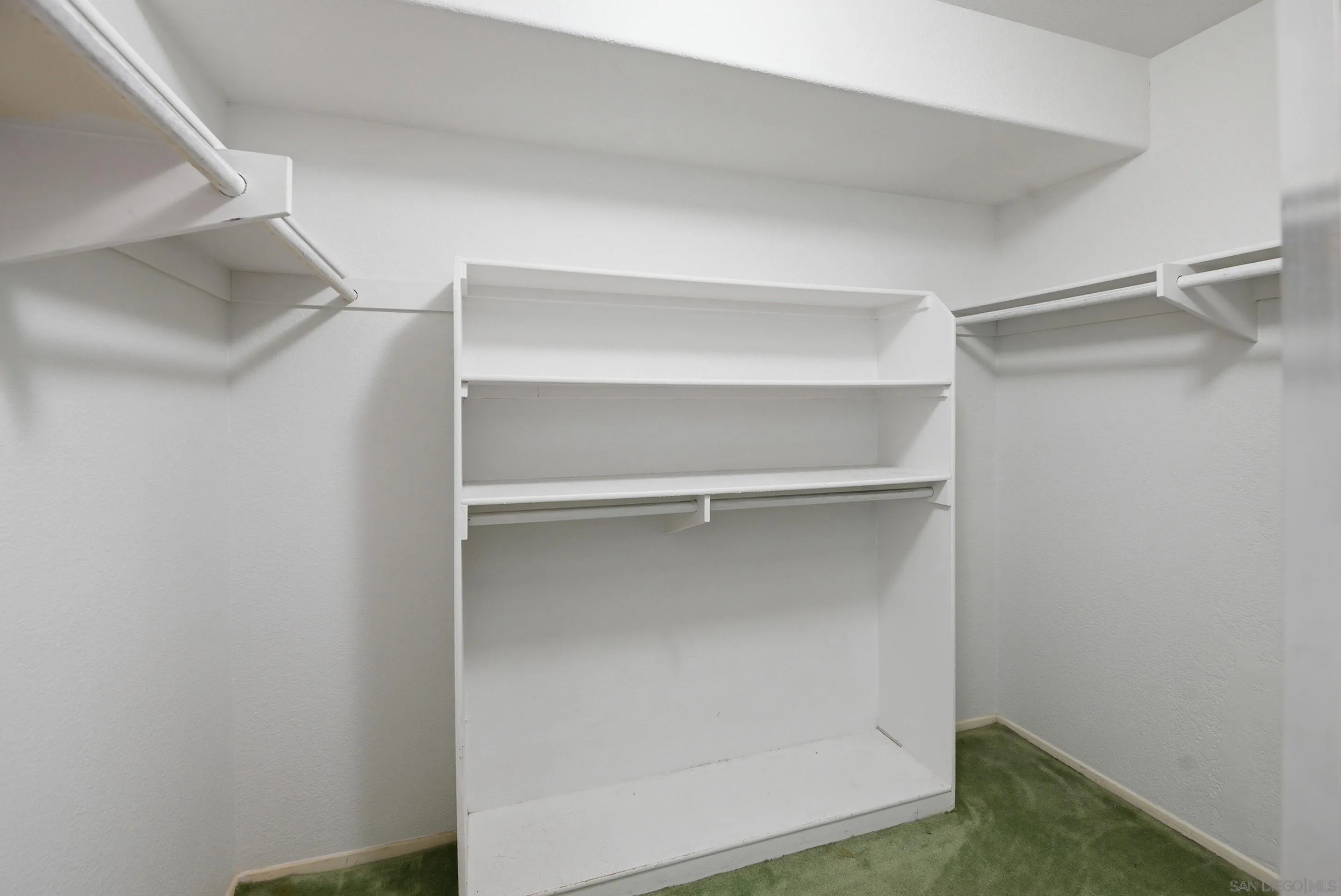 https://cdn.realtyfeed.com/cdn/127/260011032/d0cf3ab16cfbe4536b580883bc96bdad.webp