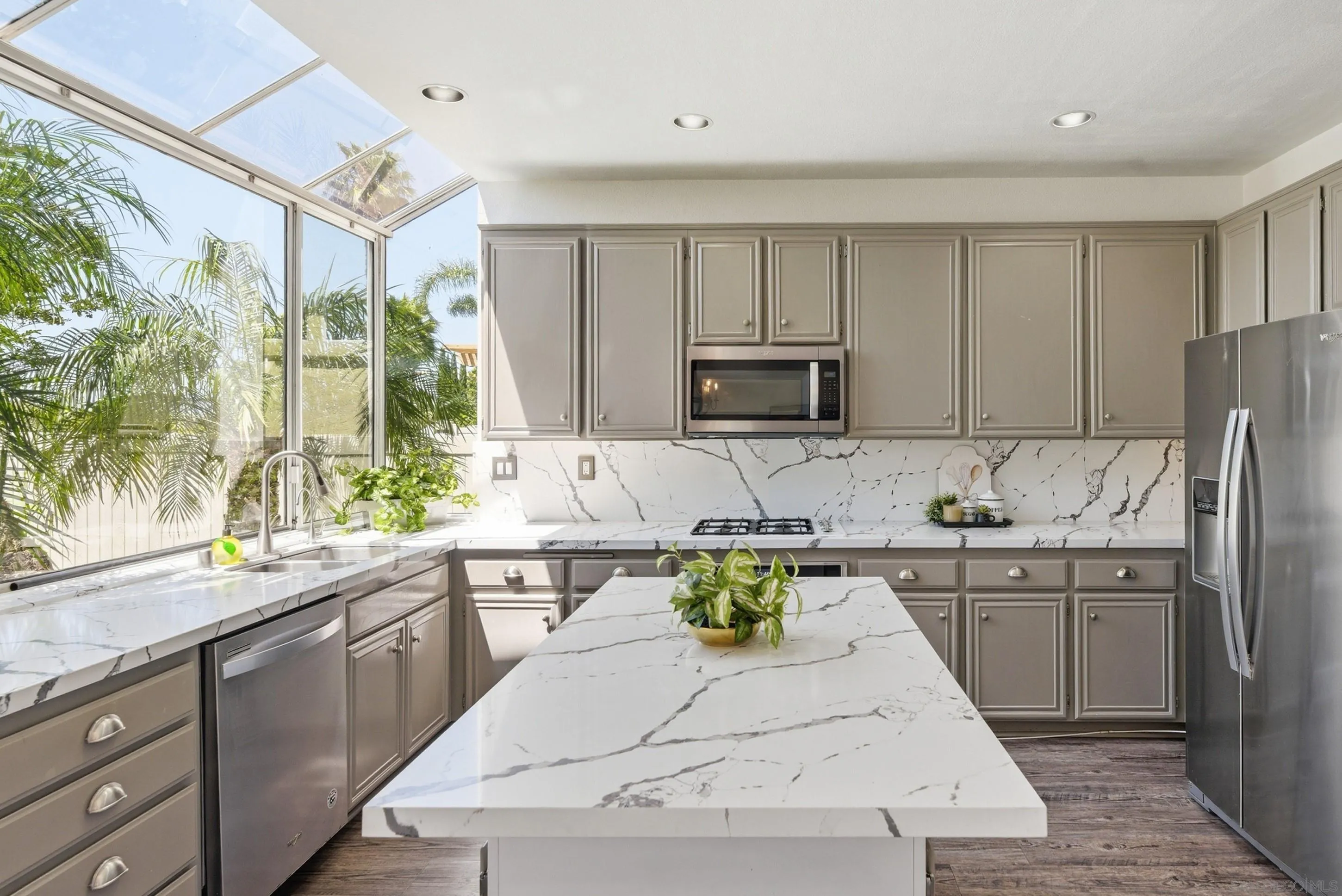 https://cdn.realtyfeed.com/cdn/127/260011032/f9fe4328eb7c21567c15528b5dee366f.webp