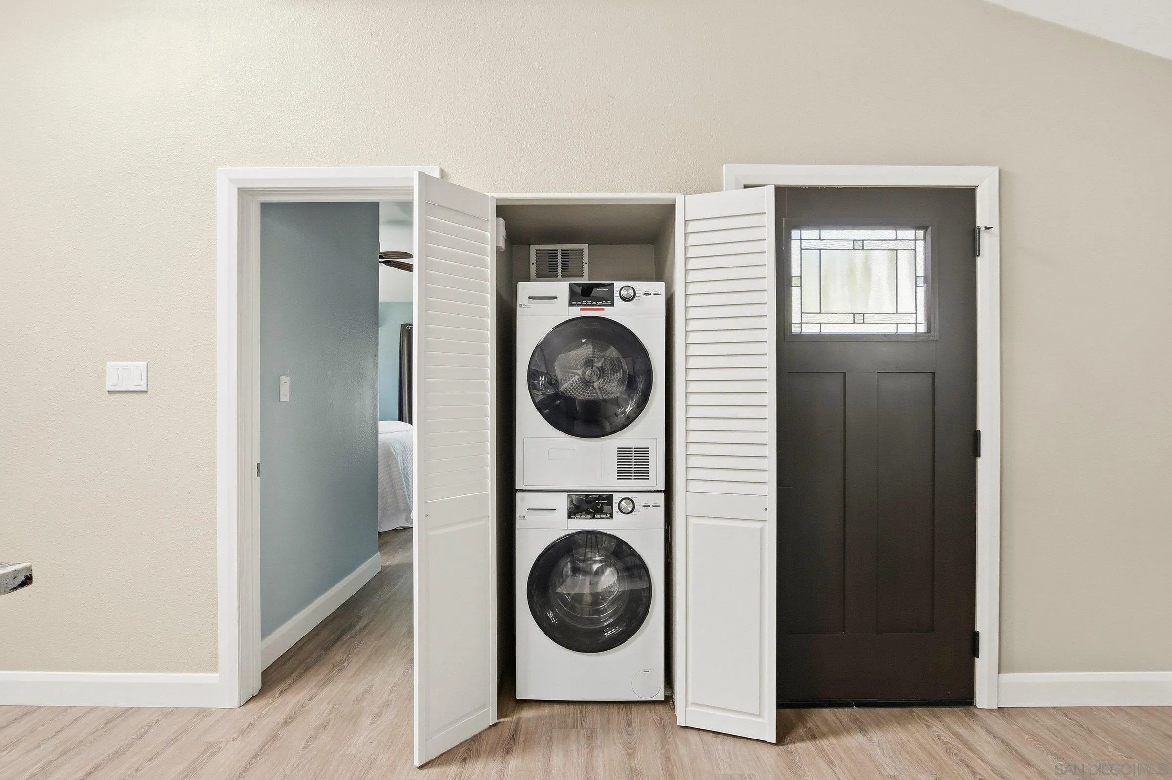 https://cdn.realtyfeed.com/cdn/127/260011033/15f17775dc404f0e8d36d2d5885ee6cd.webp