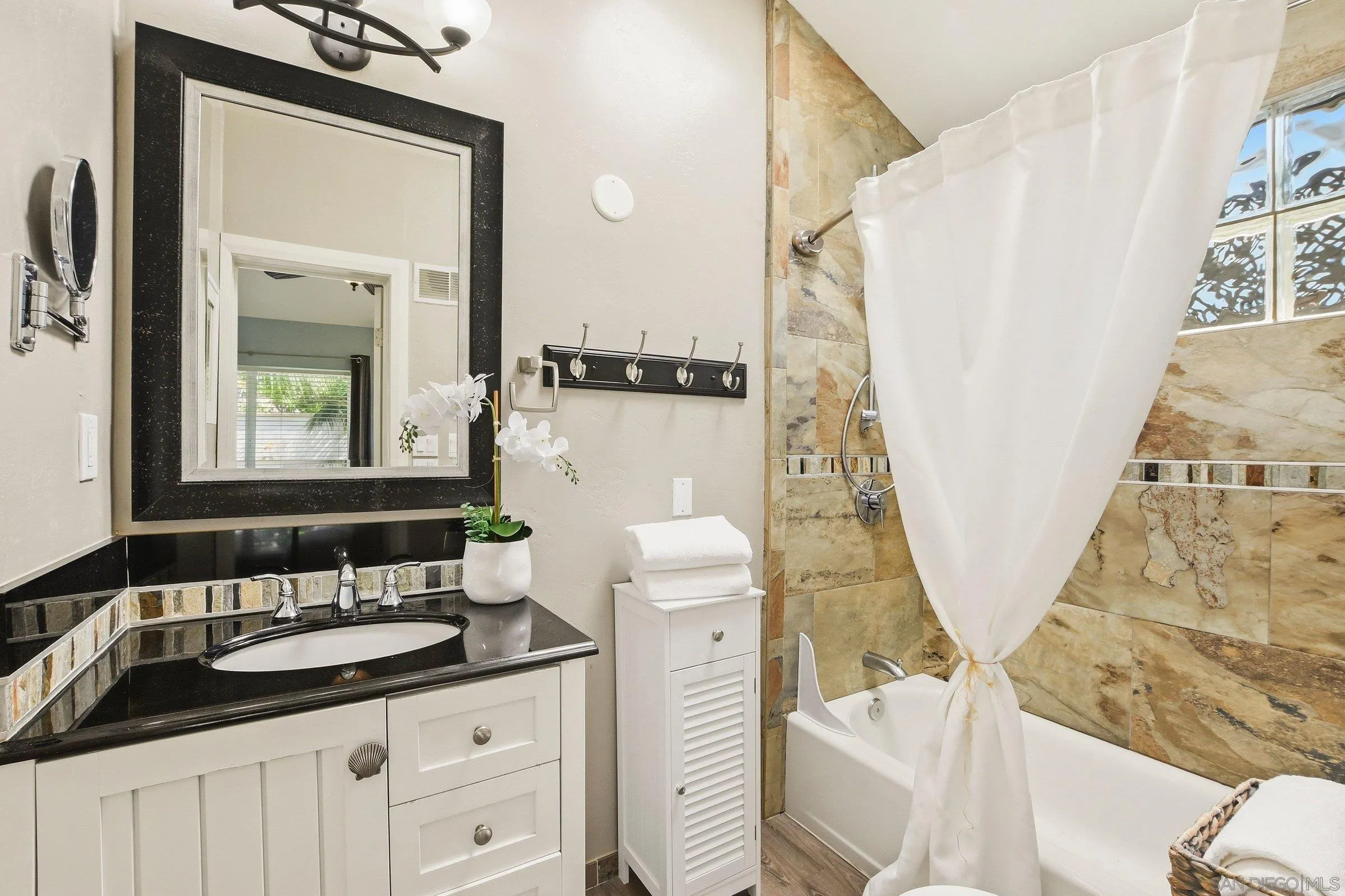 https://cdn.realtyfeed.com/cdn/127/260011033/18d3d02fa94e17aa9aa9a68b74348f85.webp