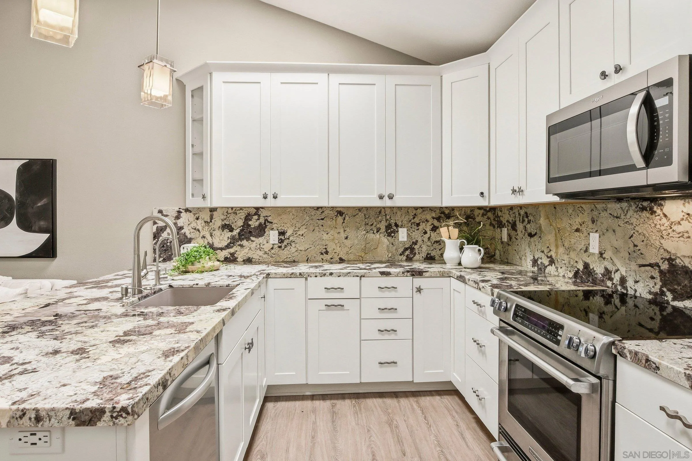 https://cdn.realtyfeed.com/cdn/127/260011033/6dae0ee29406829c0ceb97c3a5fa8b81.webp