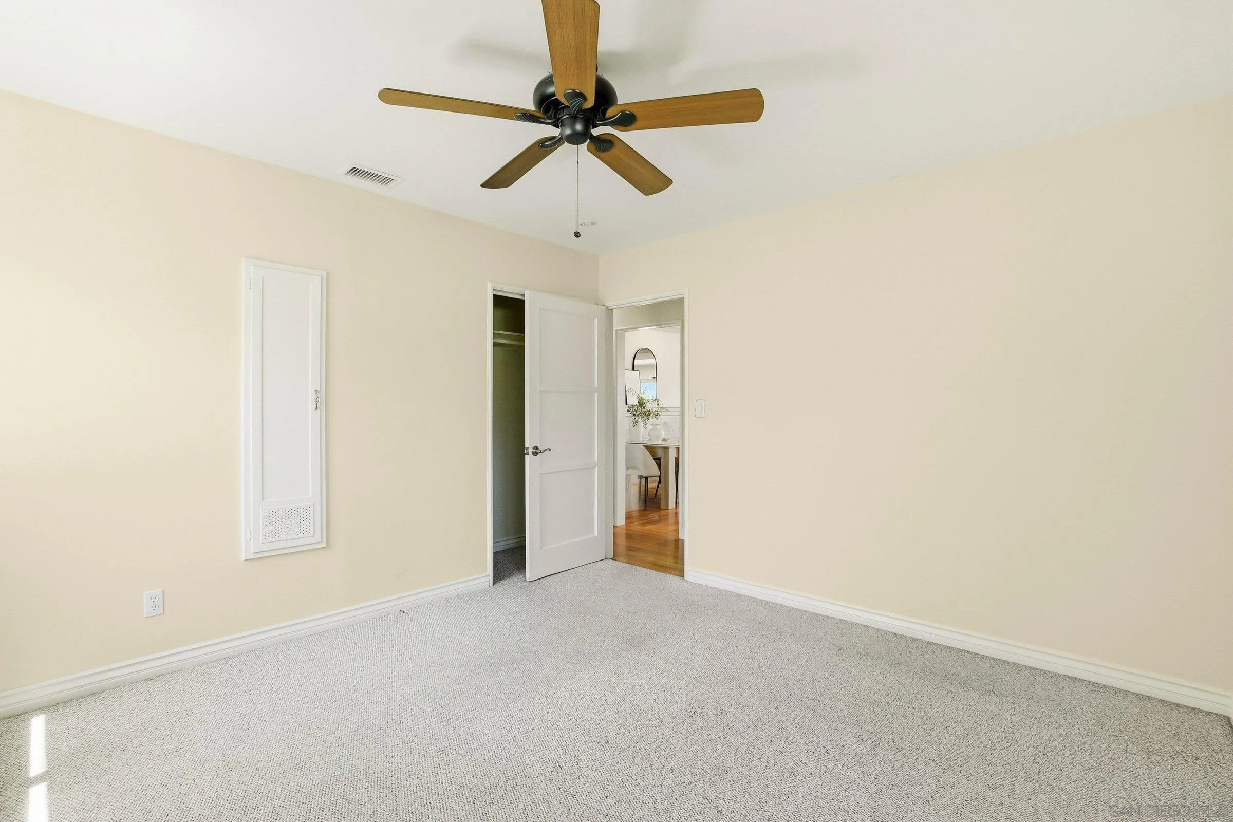 https://cdn.realtyfeed.com/cdn/127/260011033/f11e650518188244a725feb7f6963cd9.webp