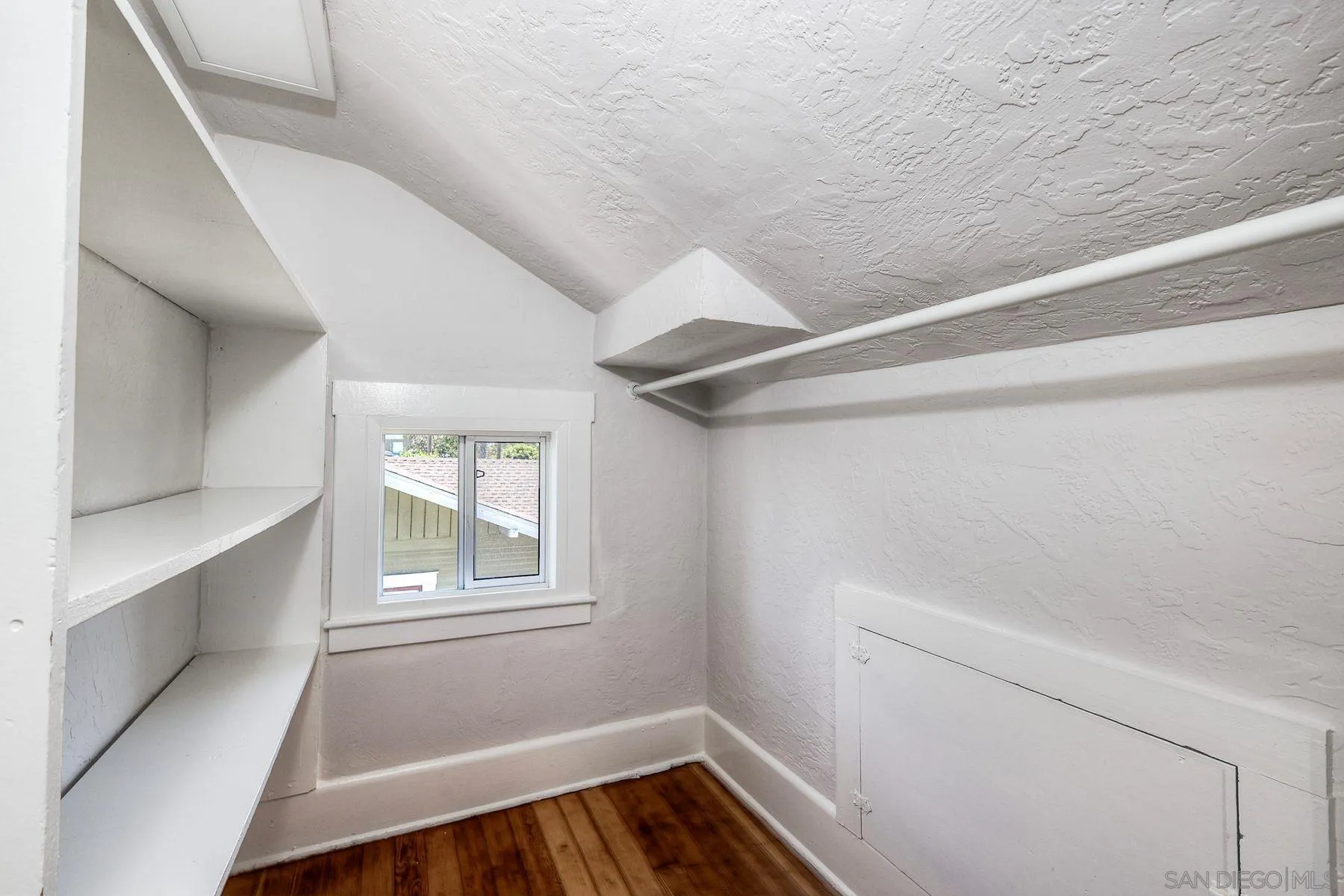 https://cdn.realtyfeed.com/cdn/127/260011035/ecc890e0df82680a7960f3be2c6c76b4.webp