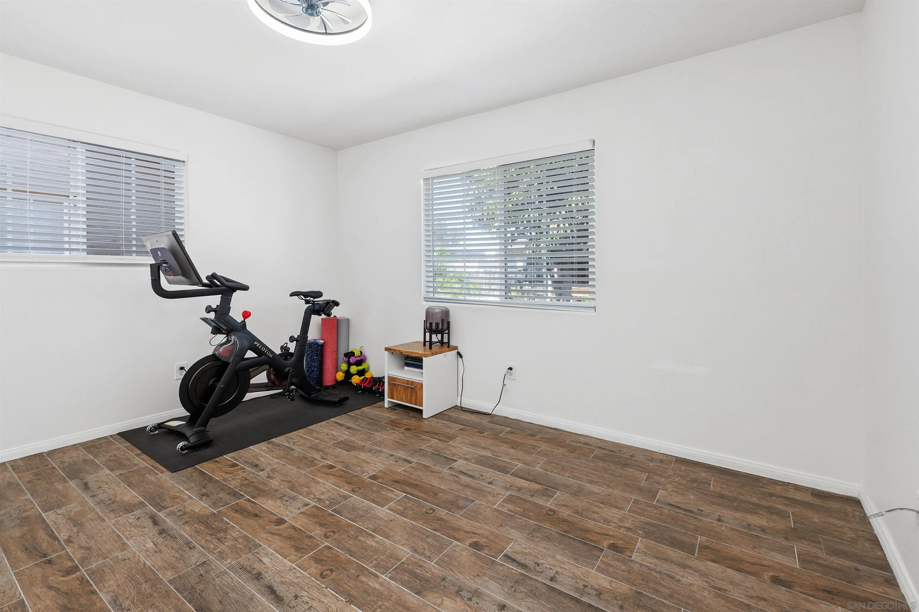 https://cdn.realtyfeed.com/cdn/127/260011036/36b119043c254b822adec79943db98f3.webp