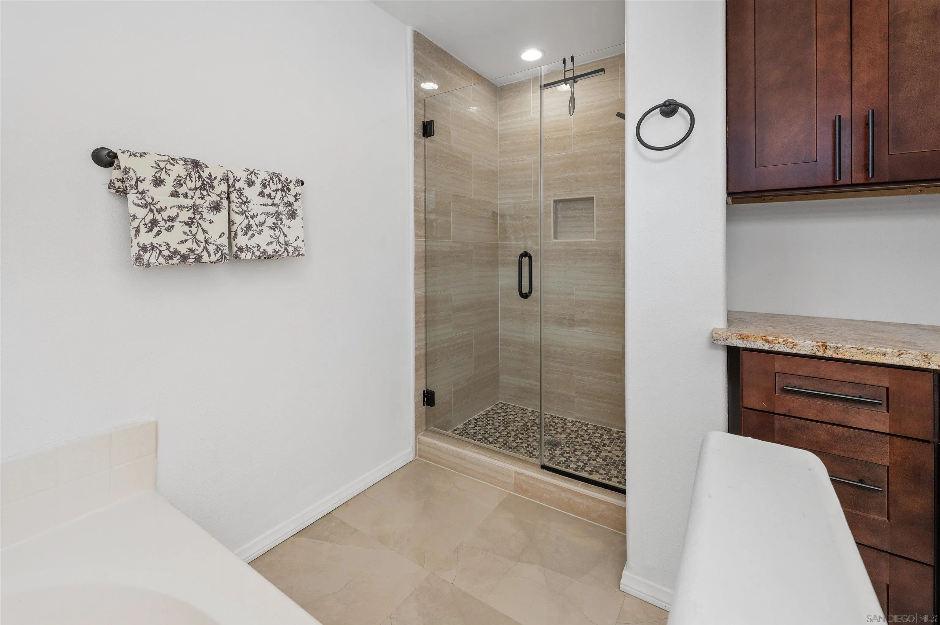 https://cdn.realtyfeed.com/cdn/127/260011036/8fb4d2bf1dda08937fda96eca53d511d.webp