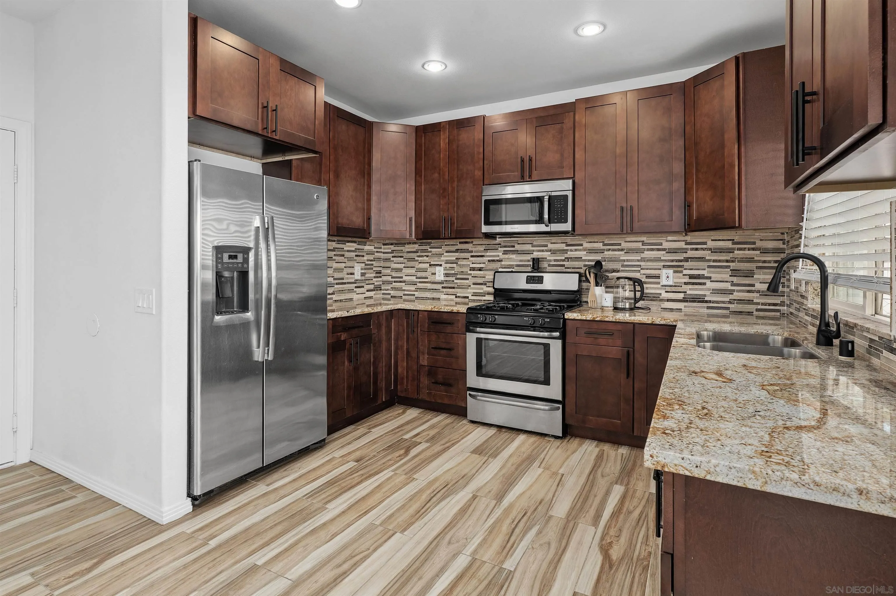 https://cdn.realtyfeed.com/cdn/127/260011036/9fd9d4d7245d6d098fadbbd8f2212976.webp