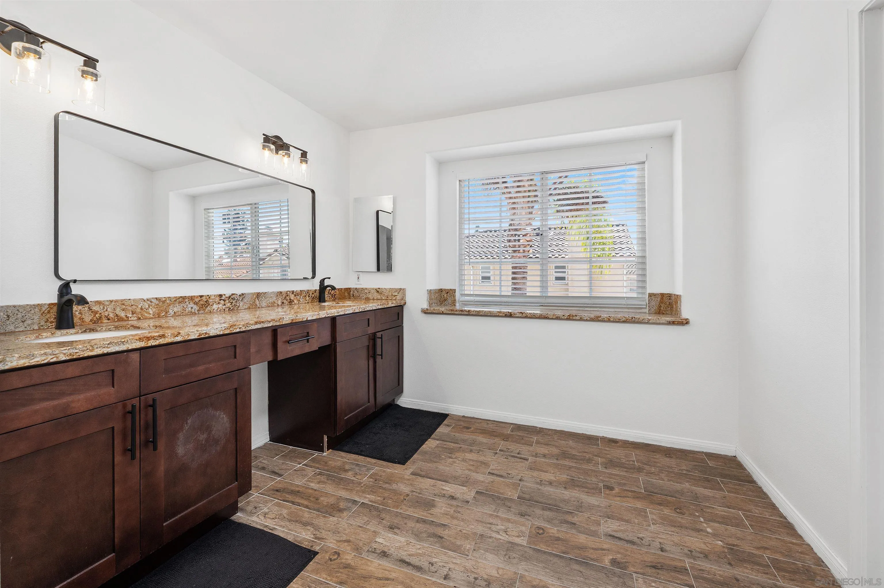 https://cdn.realtyfeed.com/cdn/127/260011036/a14d9df9e0f2c9e26c1c9df56e3403b7.webp