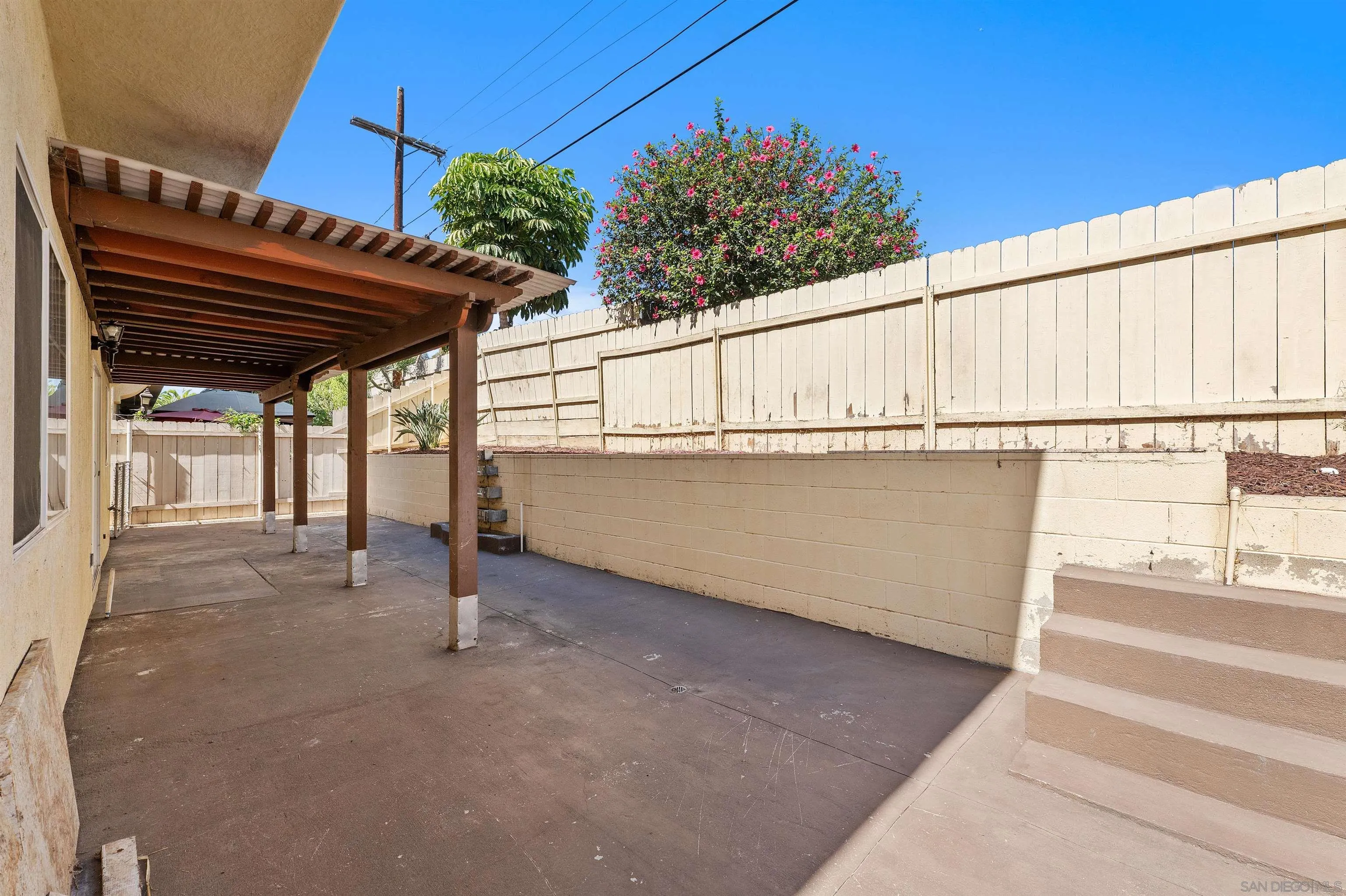 https://cdn.realtyfeed.com/cdn/127/260011036/a70361f7556ddf013f7564fd1bb793e2.webp