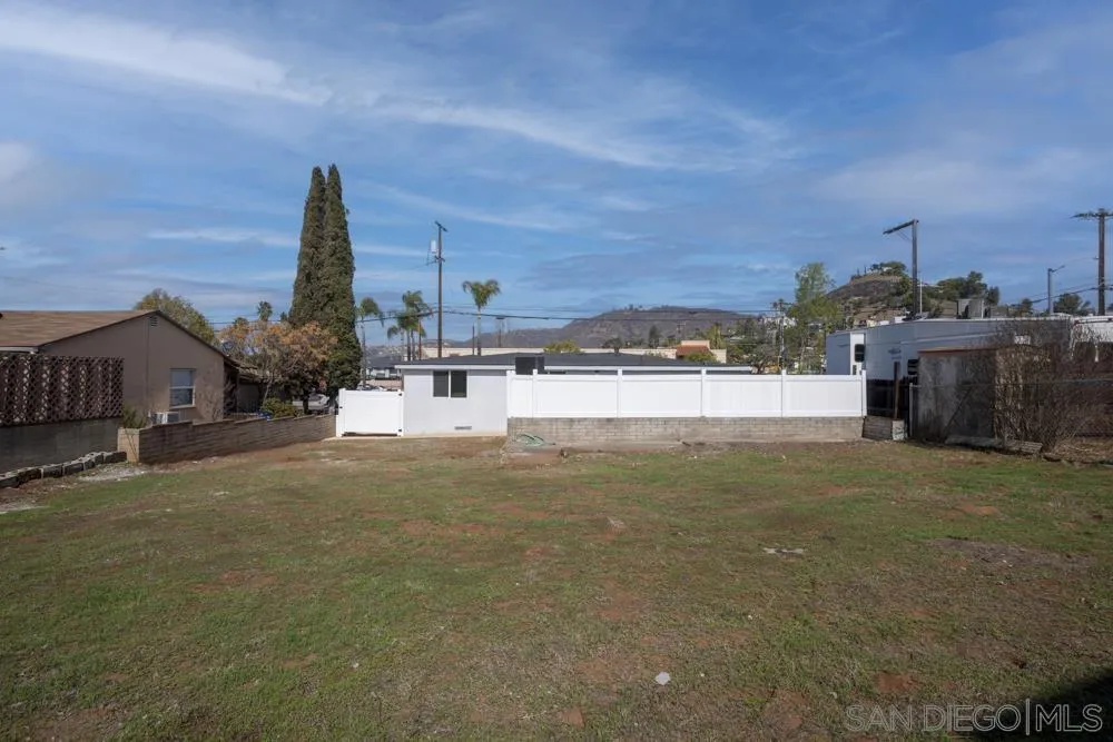 https://cdn.realtyfeed.com/cdn/127/260011037/1c5930d699bcdc78a7ac86fc9864c558.webp