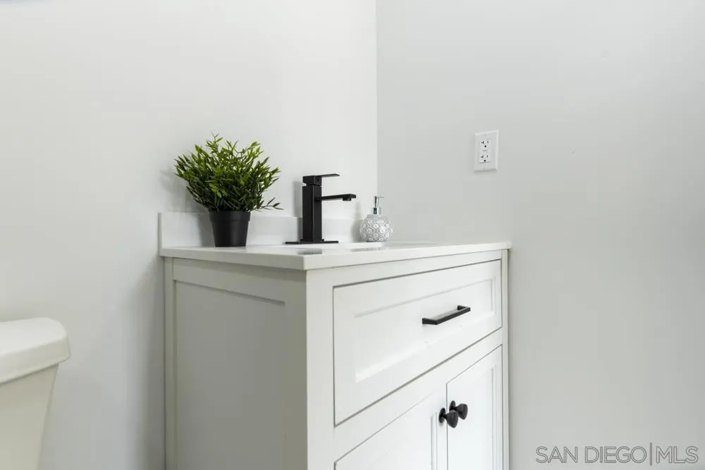 https://cdn.realtyfeed.com/cdn/127/260011037/c23663efd6a2d140b48db93f87161c60.webp