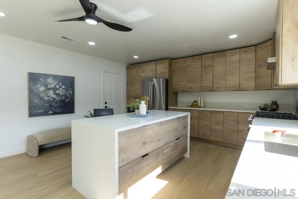 https://cdn.realtyfeed.com/cdn/127/260011037/f6a7b86d91981475d3f1ba8713768a03.webp