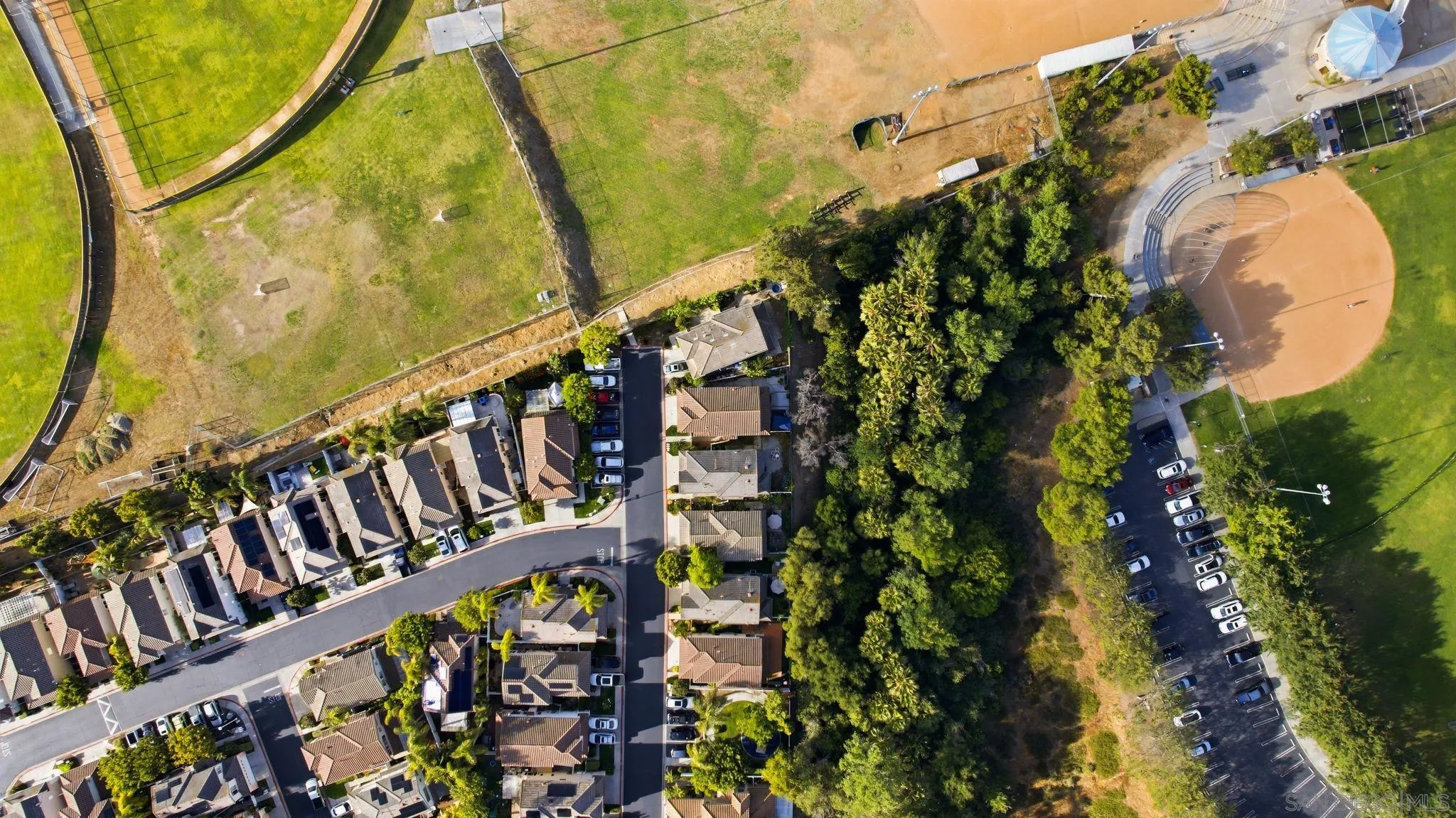 https://cdn.realtyfeed.com/cdn/127/260011041/151d5fcecbd8e2f6f1f45796d69738e0.webp