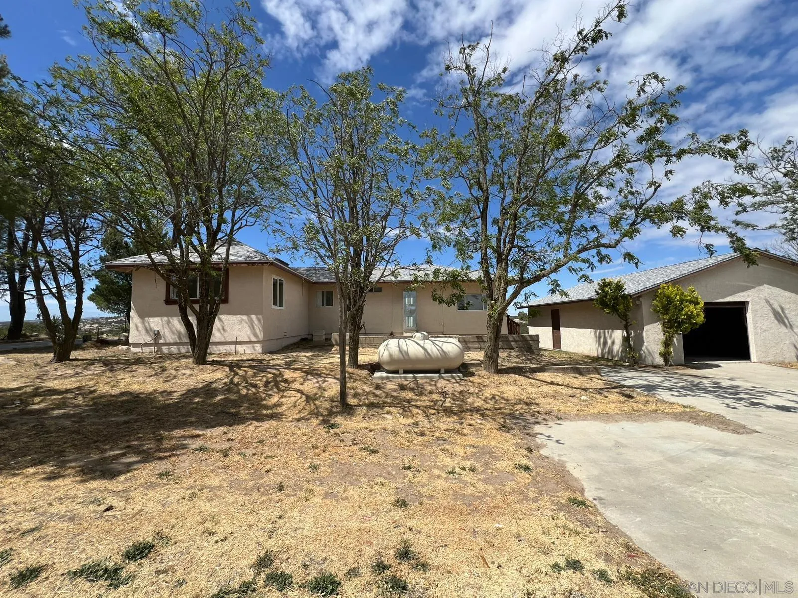 https://cdn.realtyfeed.com/cdn/127/260011042/a842bf2f47a0091803e1b3f2451496c9.webp