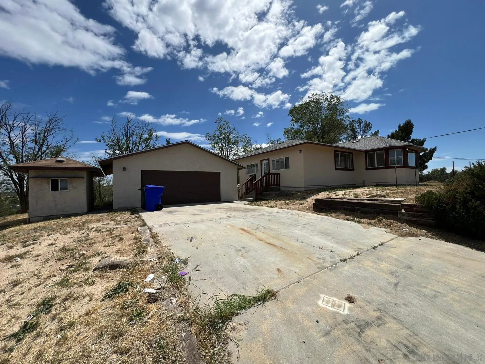 https://cdn.realtyfeed.com/cdn/127/260011042/c0764d5ca8bd2b88b1d5281b1784775e.webp