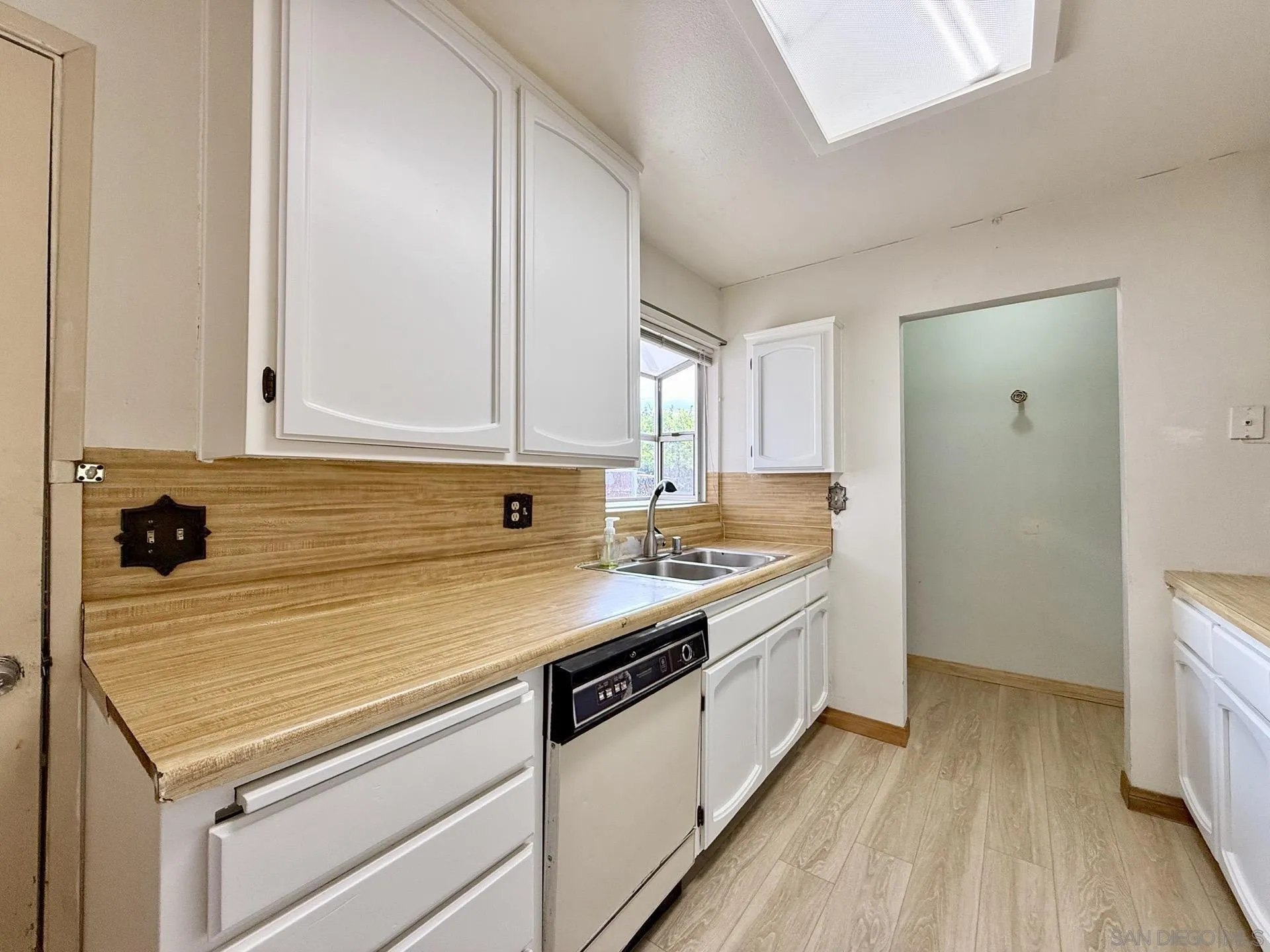 https://cdn.realtyfeed.com/cdn/127/260011043/11b1c98293033f051d83a1731b3b0767.webp