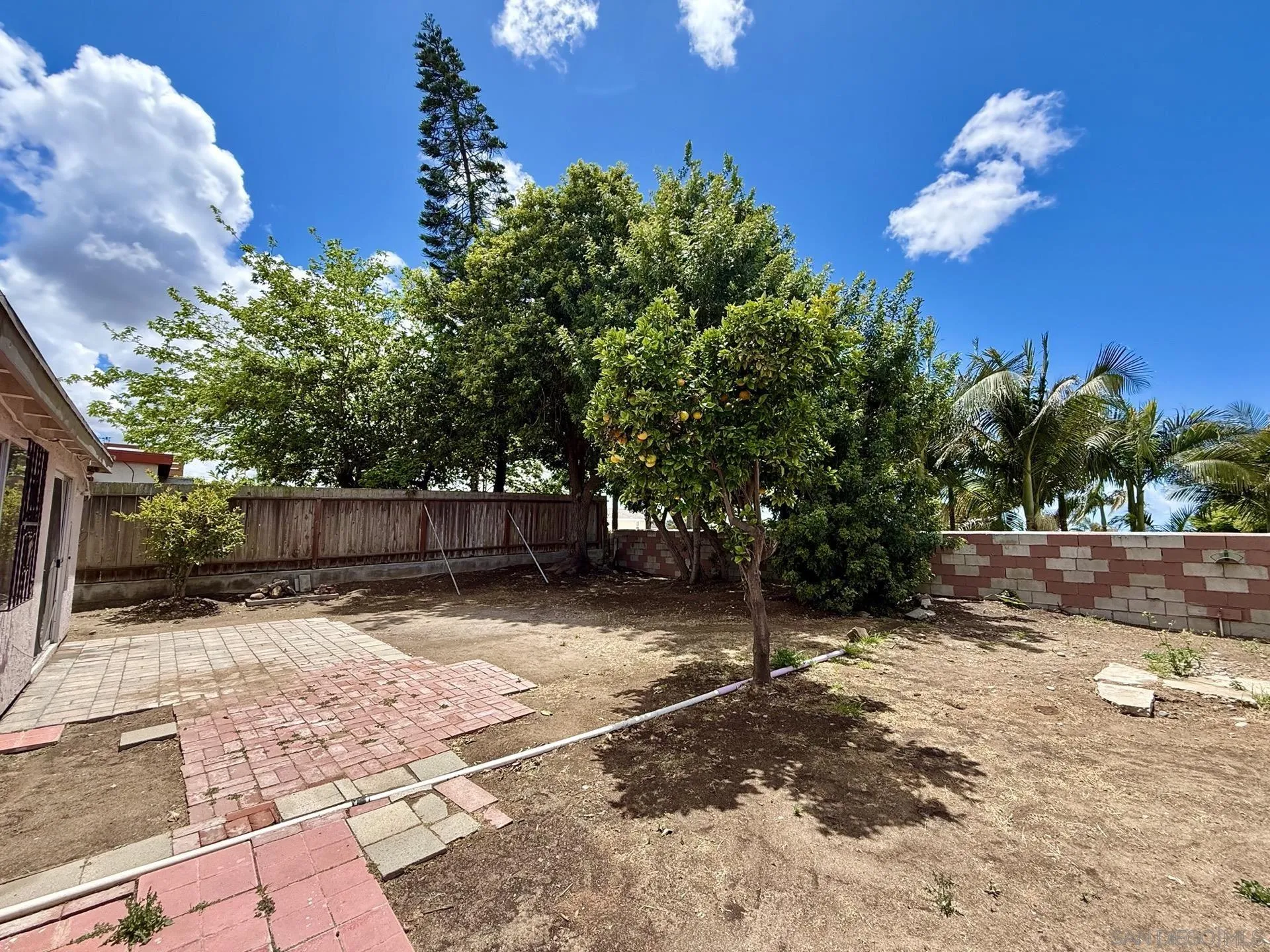 https://cdn.realtyfeed.com/cdn/127/260011043/232313988c4510d2c4ed91cfa03ec193.webp