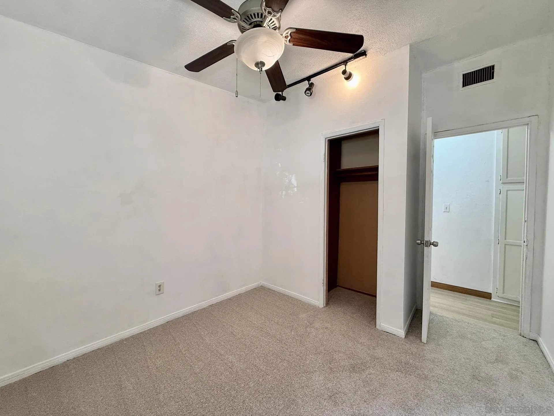 https://cdn.realtyfeed.com/cdn/127/260011043/371434cc8ff2228c215878406d60bf13.webp