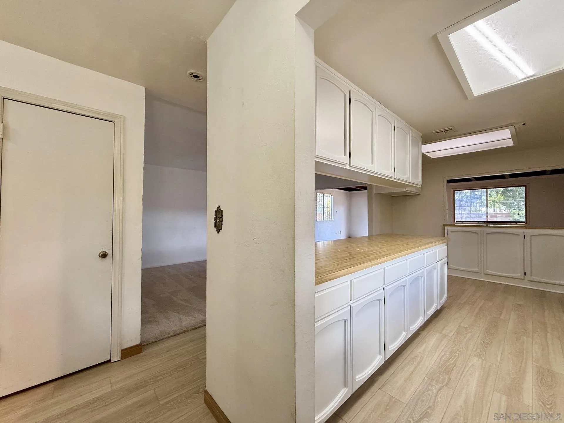https://cdn.realtyfeed.com/cdn/127/260011043/5ea44f1c1b1bb94a2423f5cc76b2128a.webp