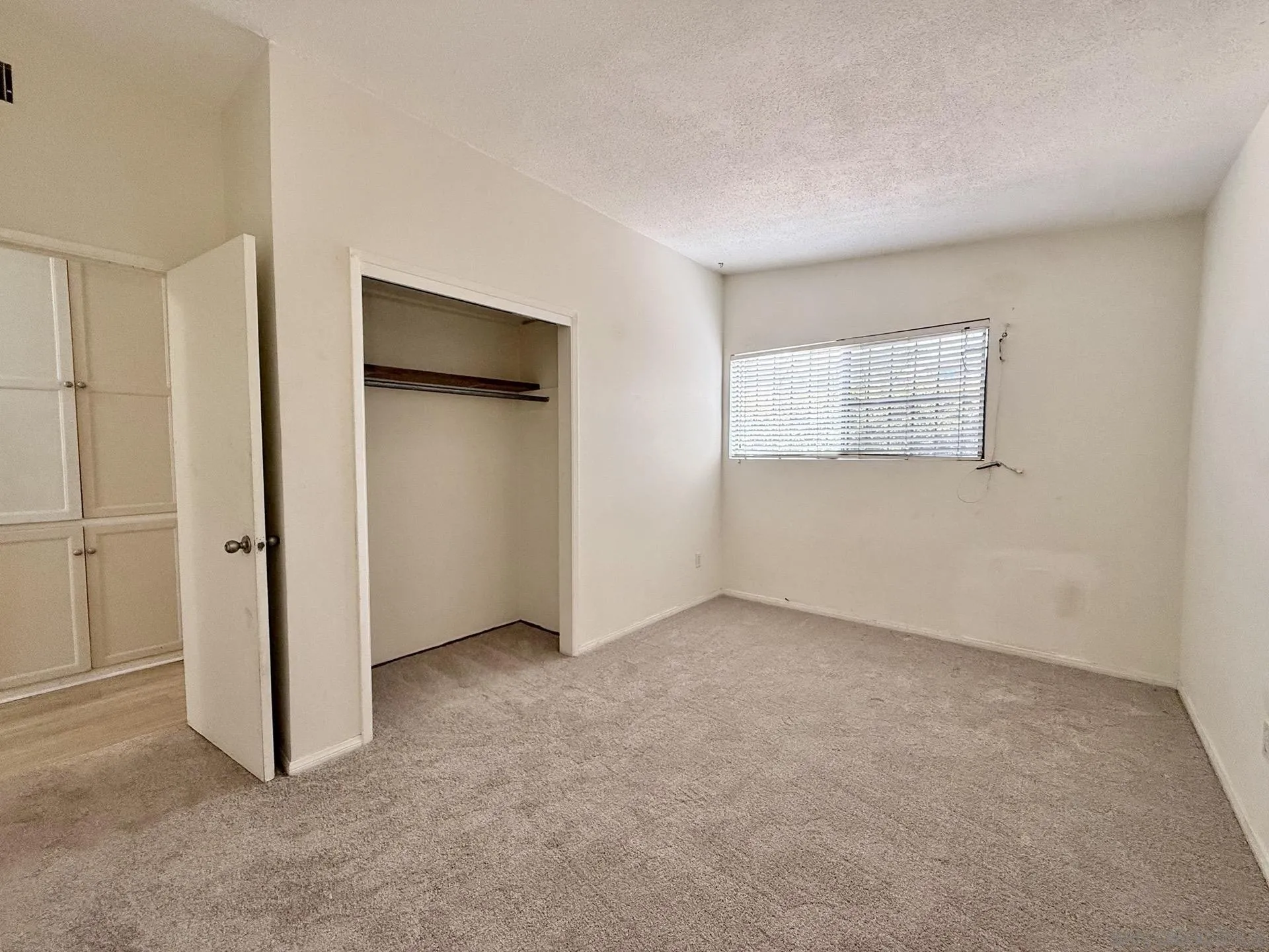 https://cdn.realtyfeed.com/cdn/127/260011043/a25ae74a8141abc3a8b87e58a3344aae.webp