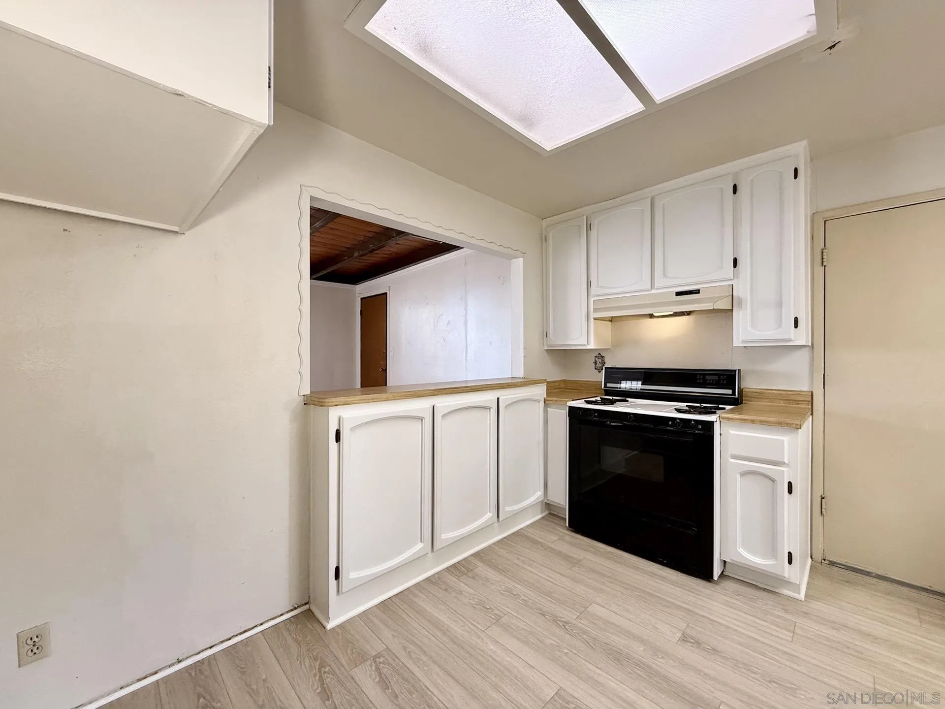 https://cdn.realtyfeed.com/cdn/127/260011043/a97eac5cf954fdb2c308c9c01bb07697.webp