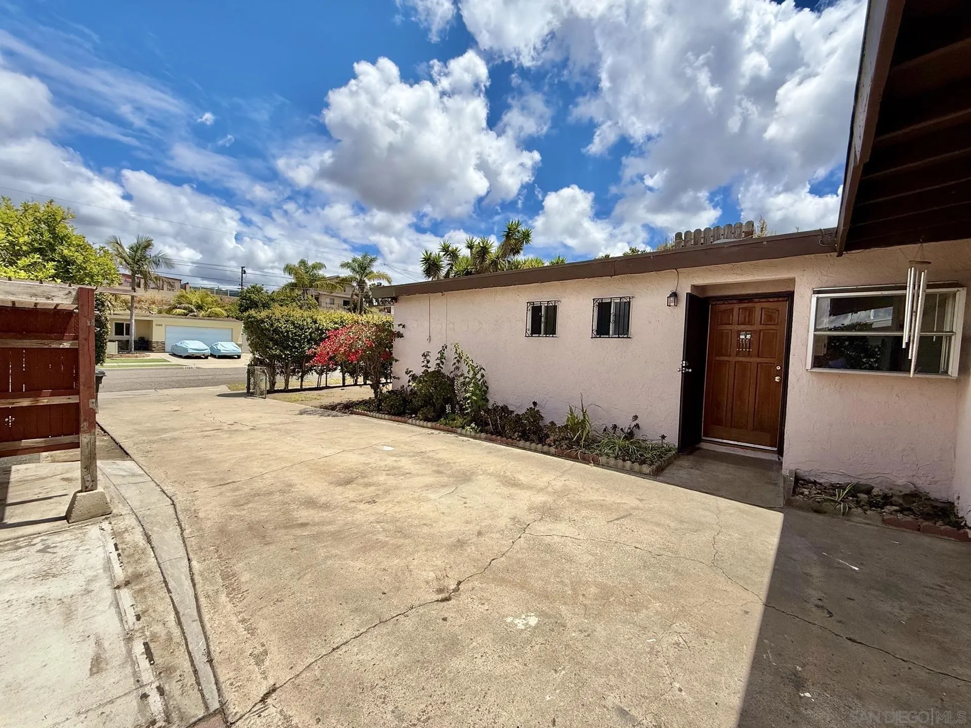 https://cdn.realtyfeed.com/cdn/127/260011043/c0a7db946c2b6f28938ad7c6442acfc3.webp