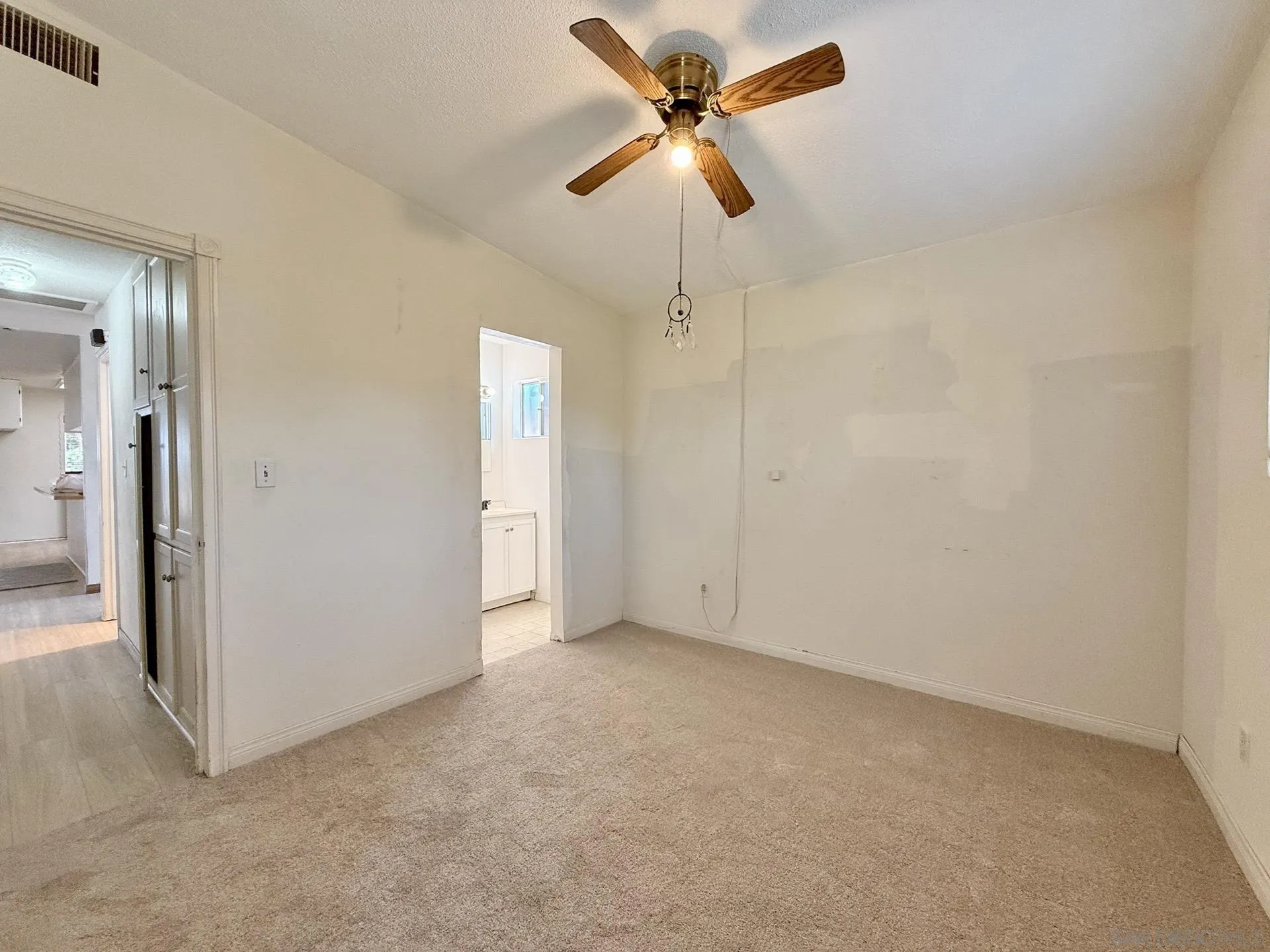 https://cdn.realtyfeed.com/cdn/127/260011043/c3bf721771cfac8c68c68abc603e57b4.webp