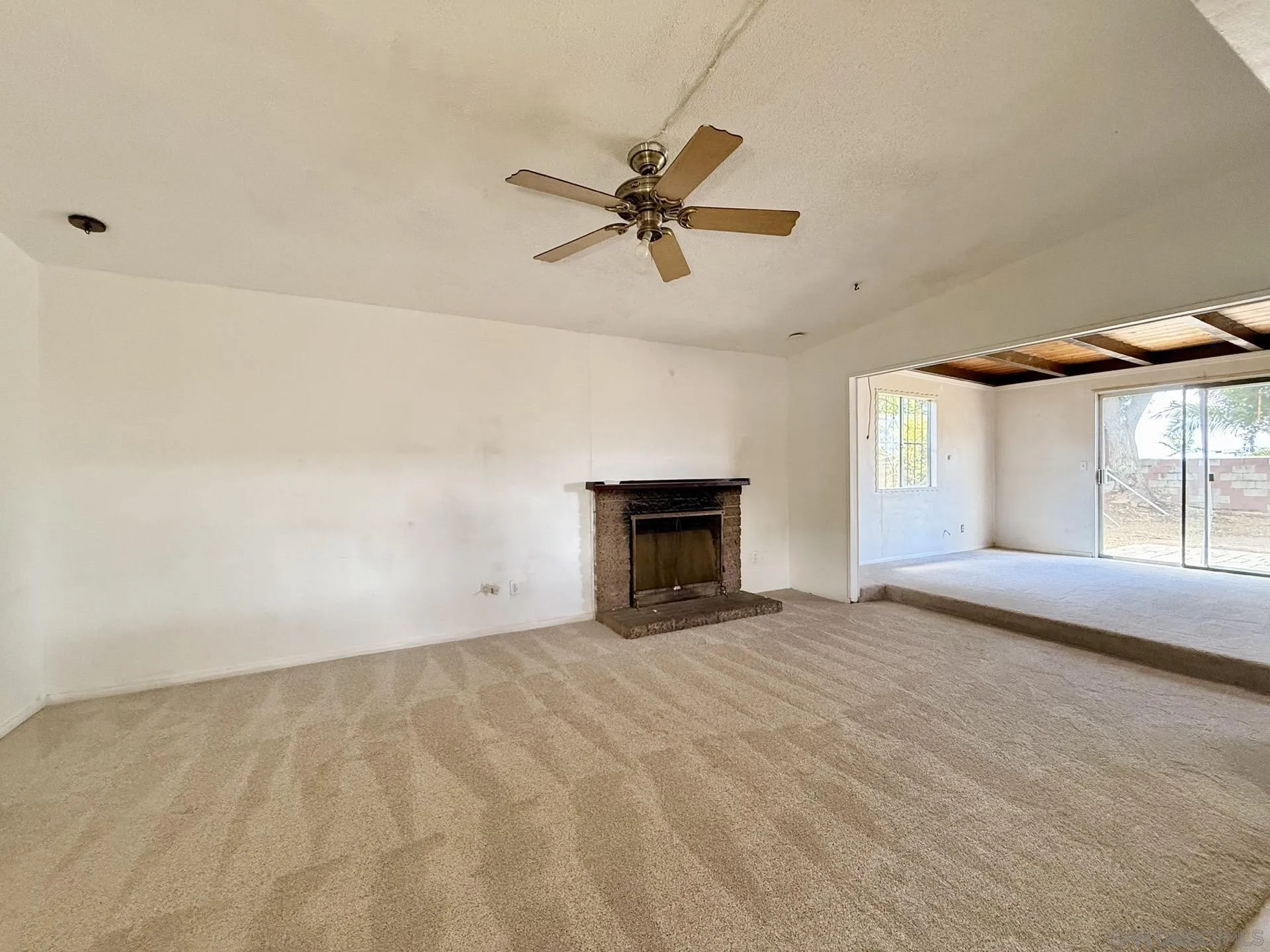 https://cdn.realtyfeed.com/cdn/127/260011043/e7f68adb43867b82c5cd518368f16dfc.webp