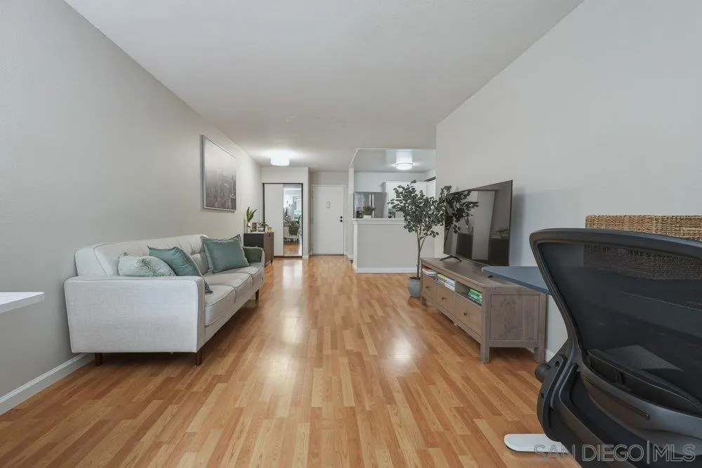Photo #2: 260011045 Listing: Photo #2
