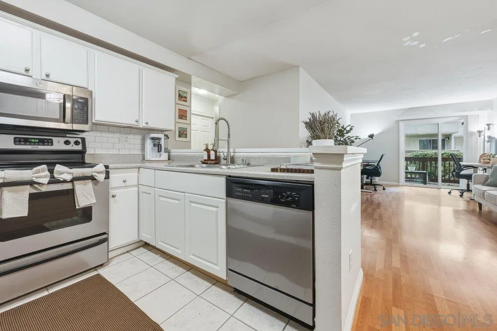 Photo #5: 260011045 Listing: Photo #5