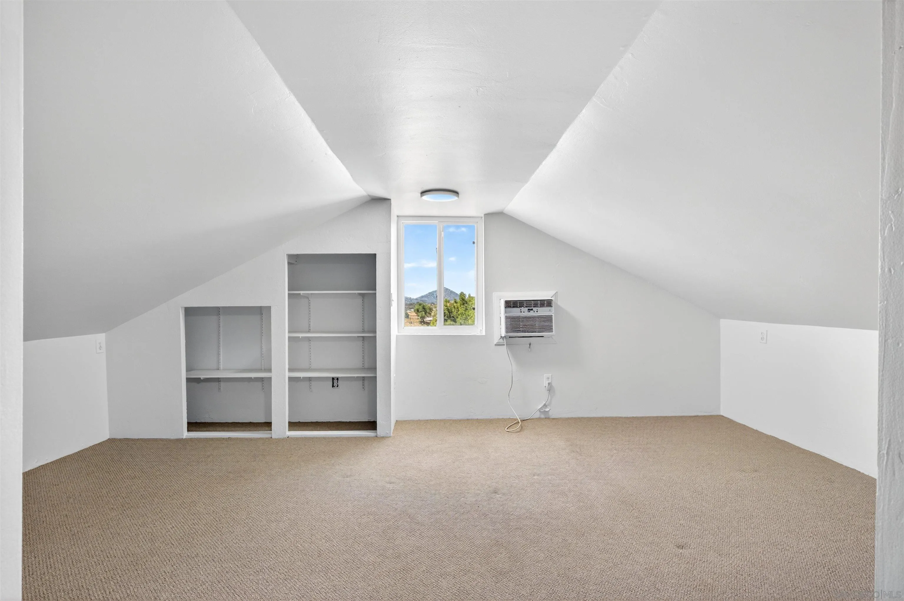 https://cdn.realtyfeed.com/cdn/127/260011046/05d566d59cca14d5ddf37587efdc199a.webp