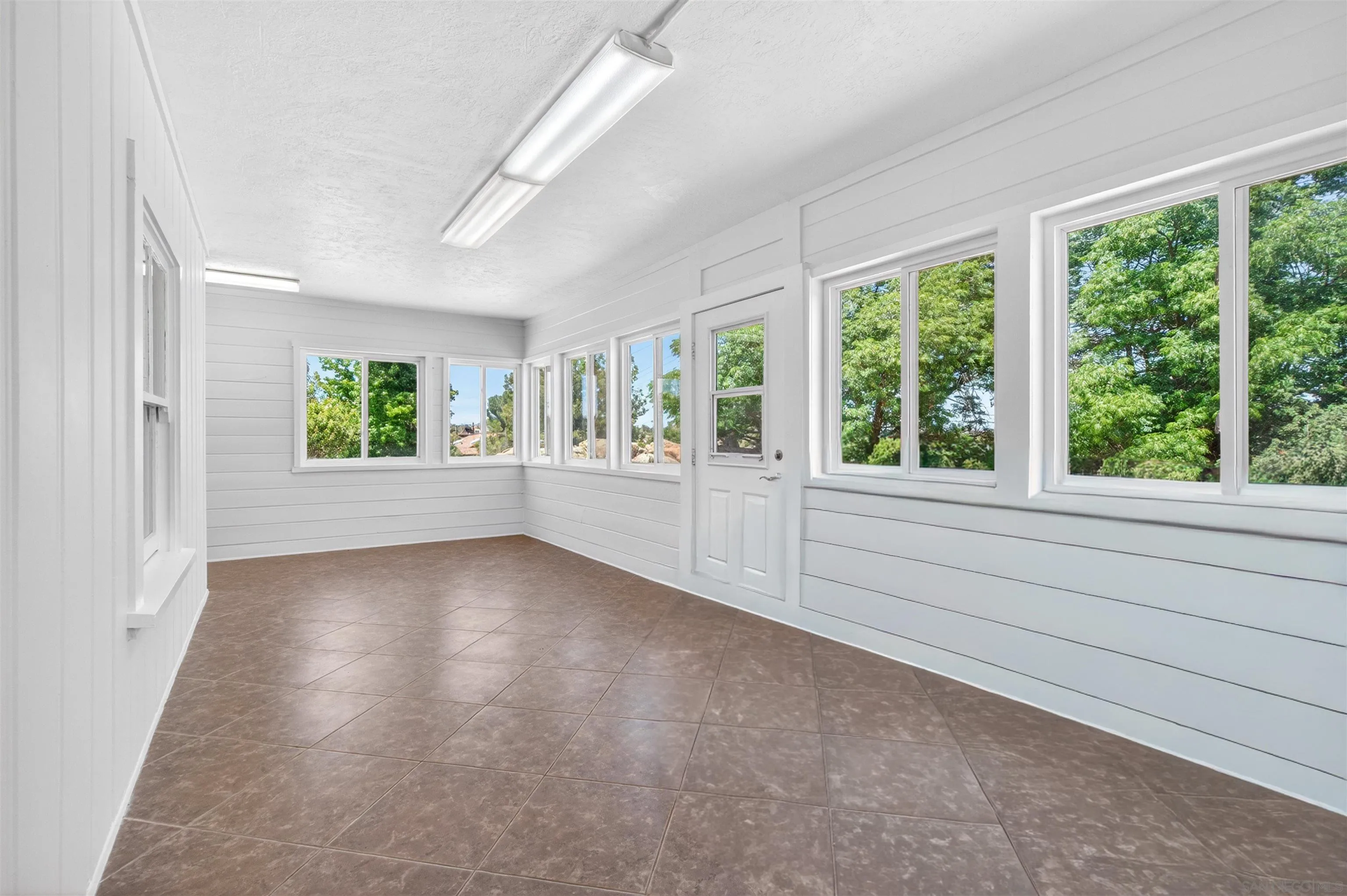https://cdn.realtyfeed.com/cdn/127/260011046/1c1368b99c2998ffcfcbfc611158a7b5.webp
