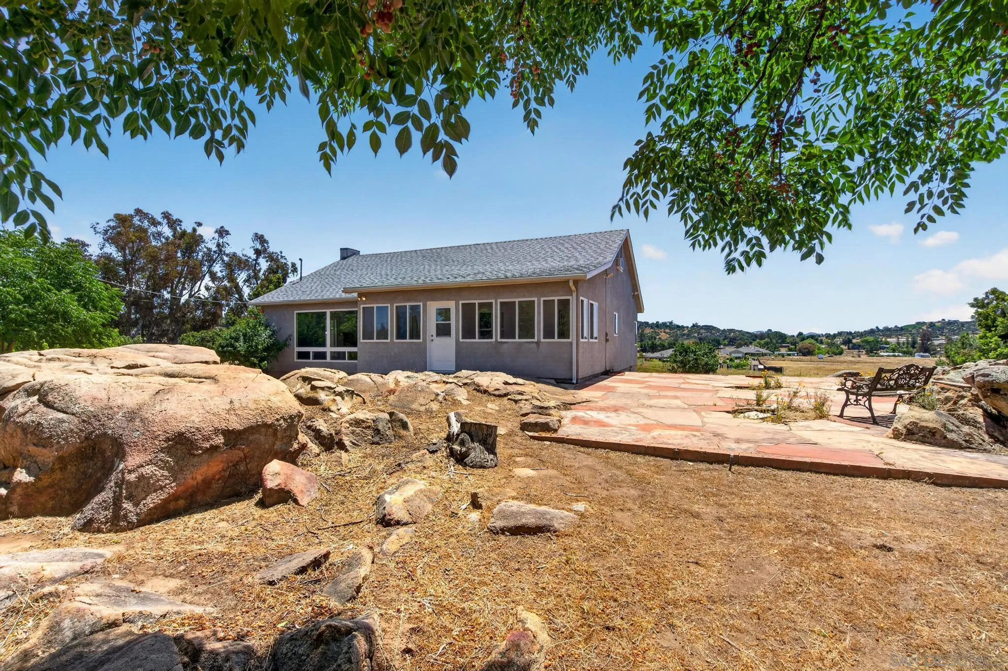 https://cdn.realtyfeed.com/cdn/127/260011046/2feb8b77cd5bf78b9c760bda06465dd3.webp