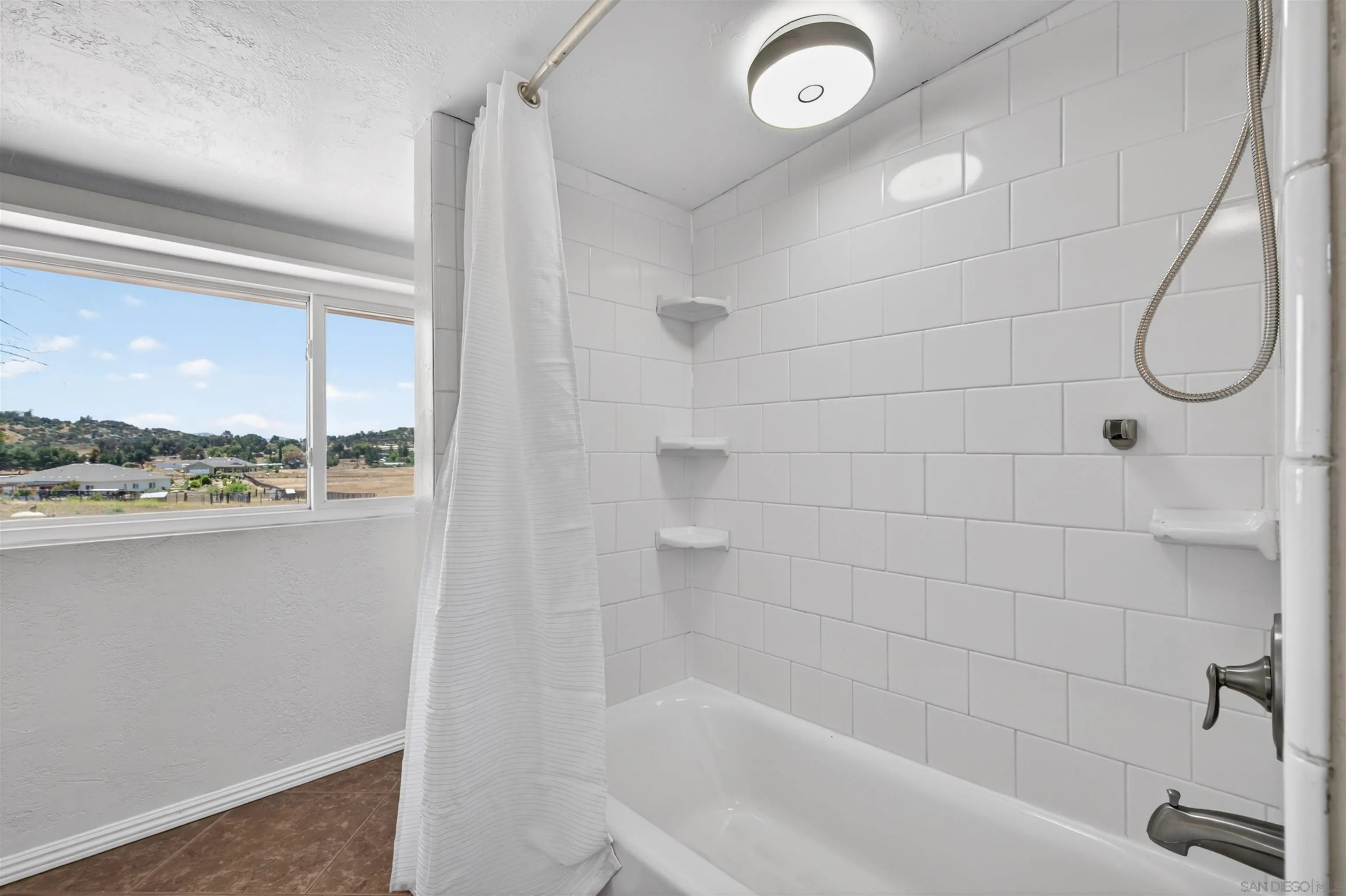 https://cdn.realtyfeed.com/cdn/127/260011046/85f9e0020e1462916fd869a66f743120.webp