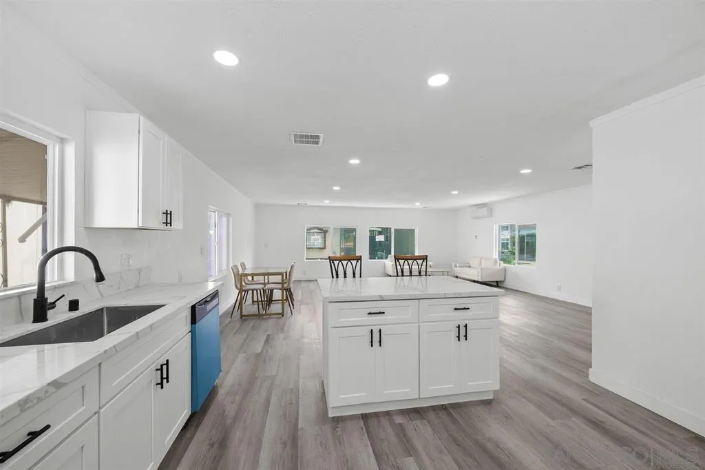 https://cdn.realtyfeed.com/cdn/127/260011050/34fa510bf810e4876f15652a183edf84.webp