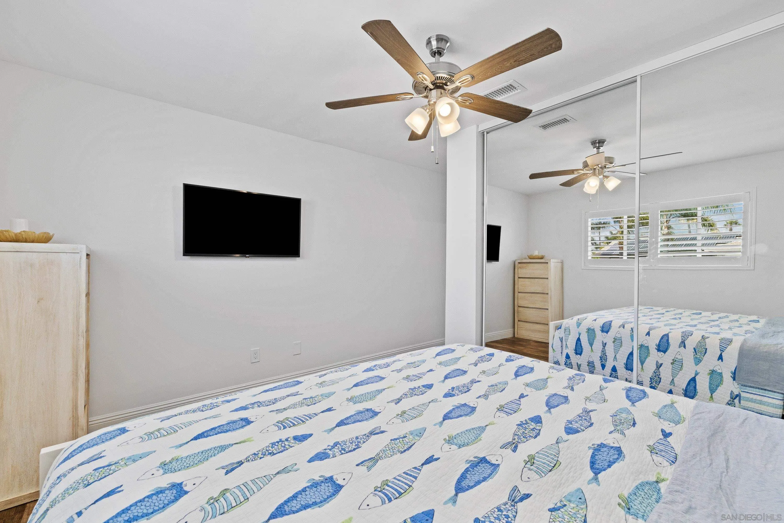 https://cdn.realtyfeed.com/cdn/127/260011052/379a23dd56b90e8ba8fb981925dd29b1.webp