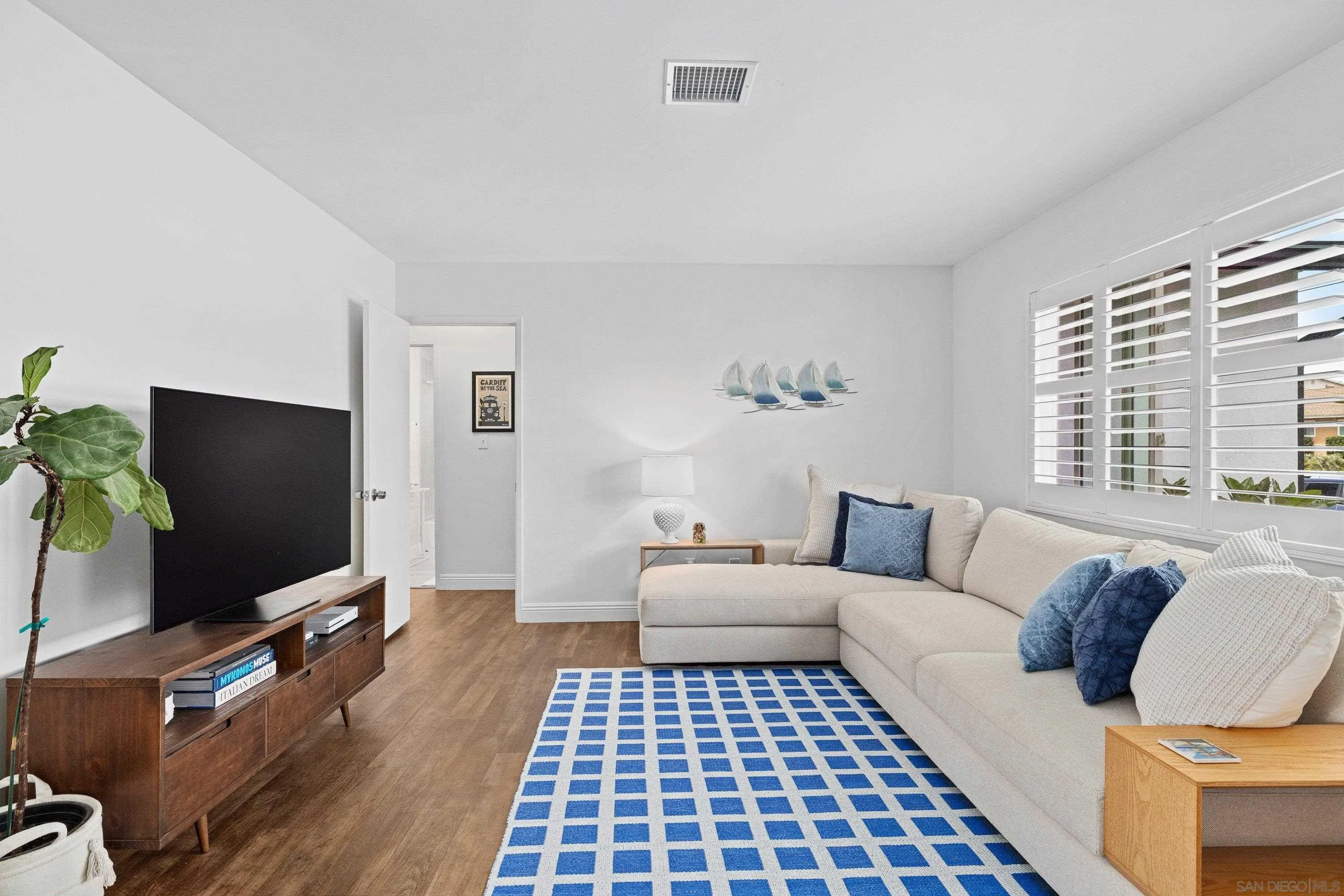 https://cdn.realtyfeed.com/cdn/127/260011052/8c129faa0b0810849bf4e90ba1ca47f7.webp