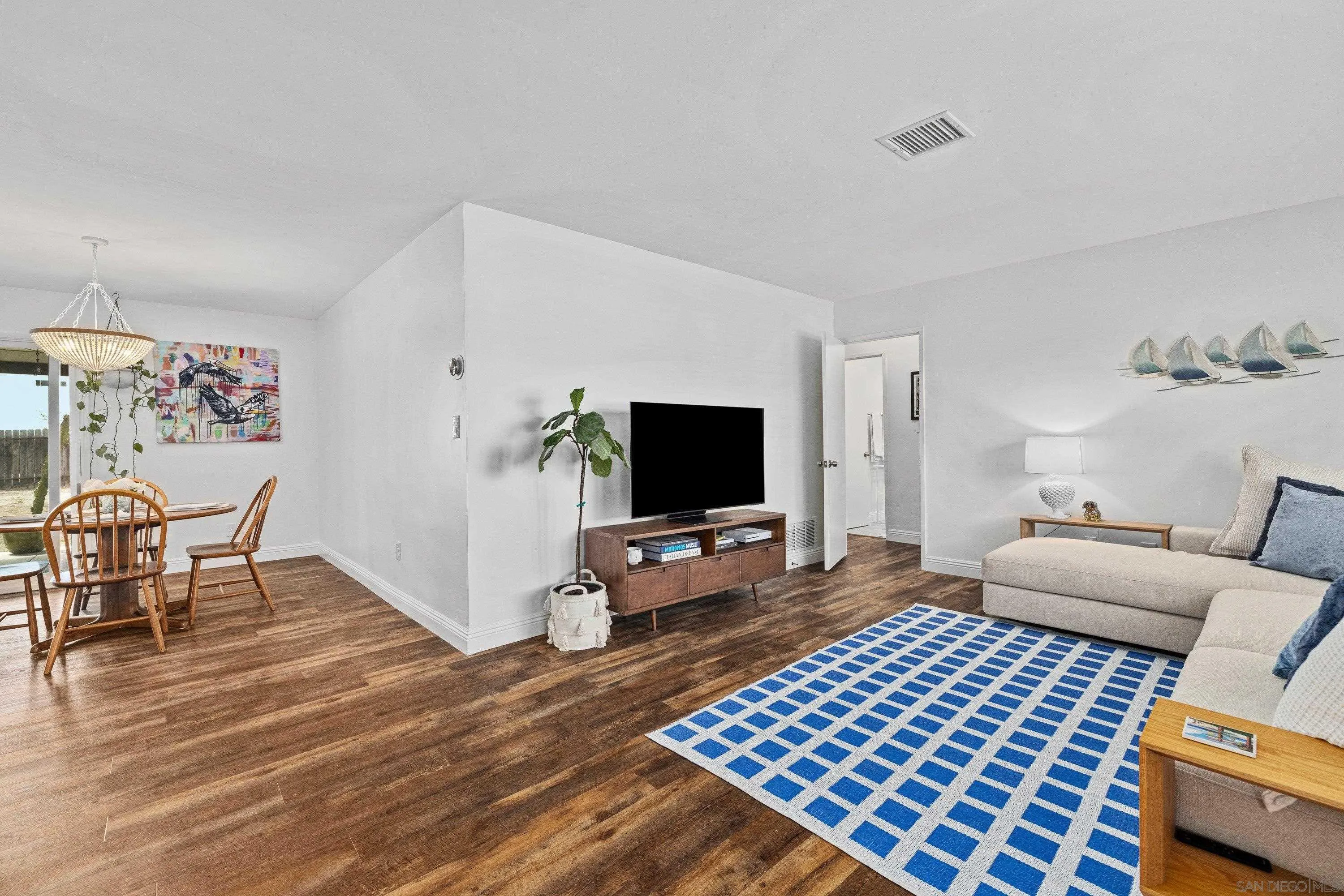 https://cdn.realtyfeed.com/cdn/127/260011052/c468c11902e8fc6a9cfe7f8469329c54.webp