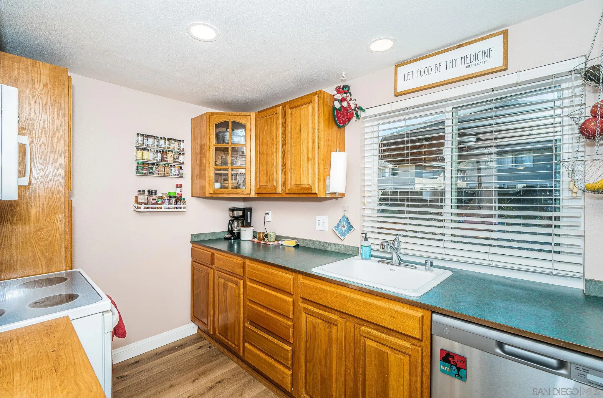 https://cdn.realtyfeed.com/cdn/127/260011053/3c784d747529b50094c67ff348c5280f.webp