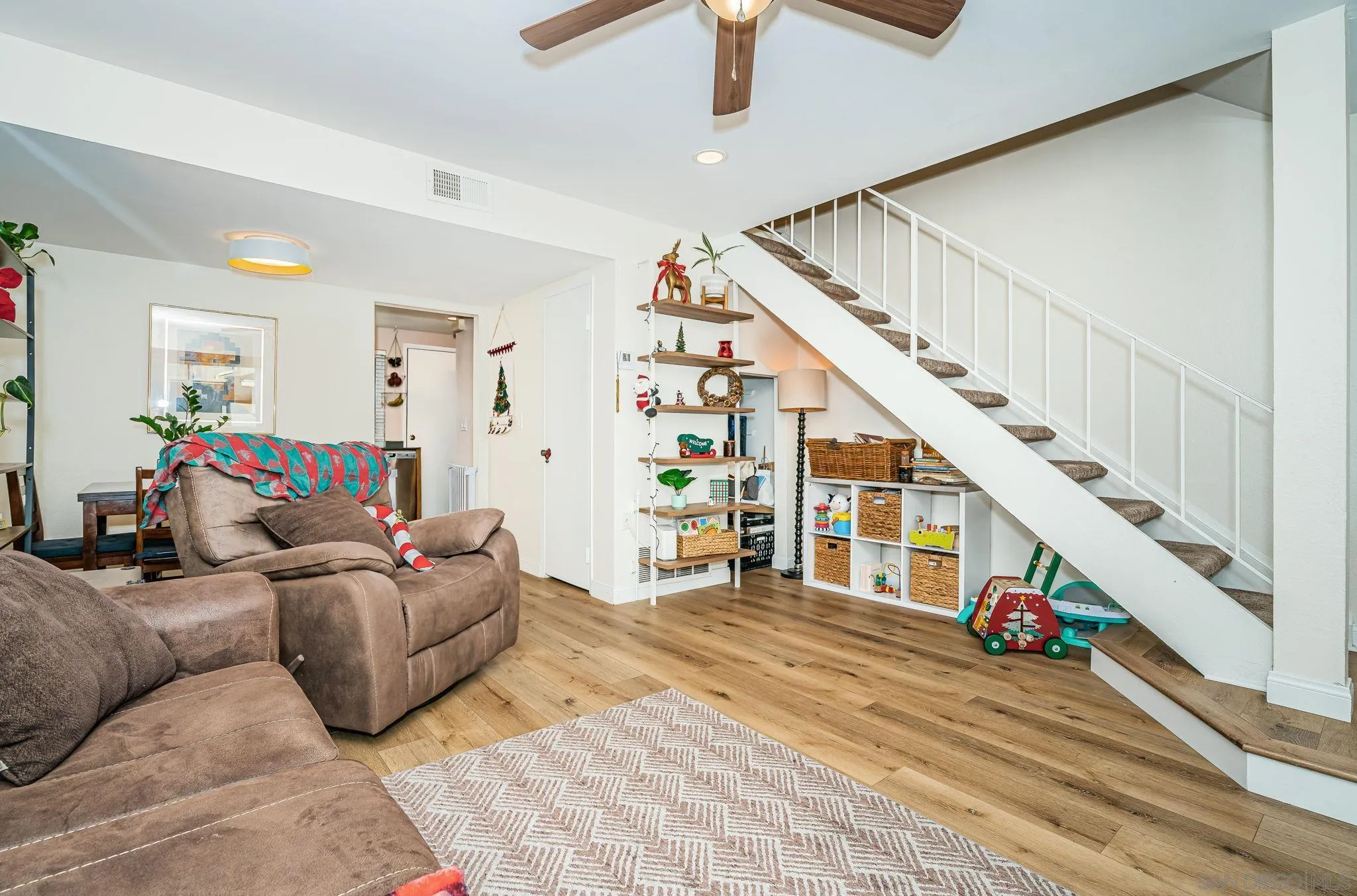 https://cdn.realtyfeed.com/cdn/127/260011053/7c2c29f999ebc26c012ea98f8fdab0a0.webp