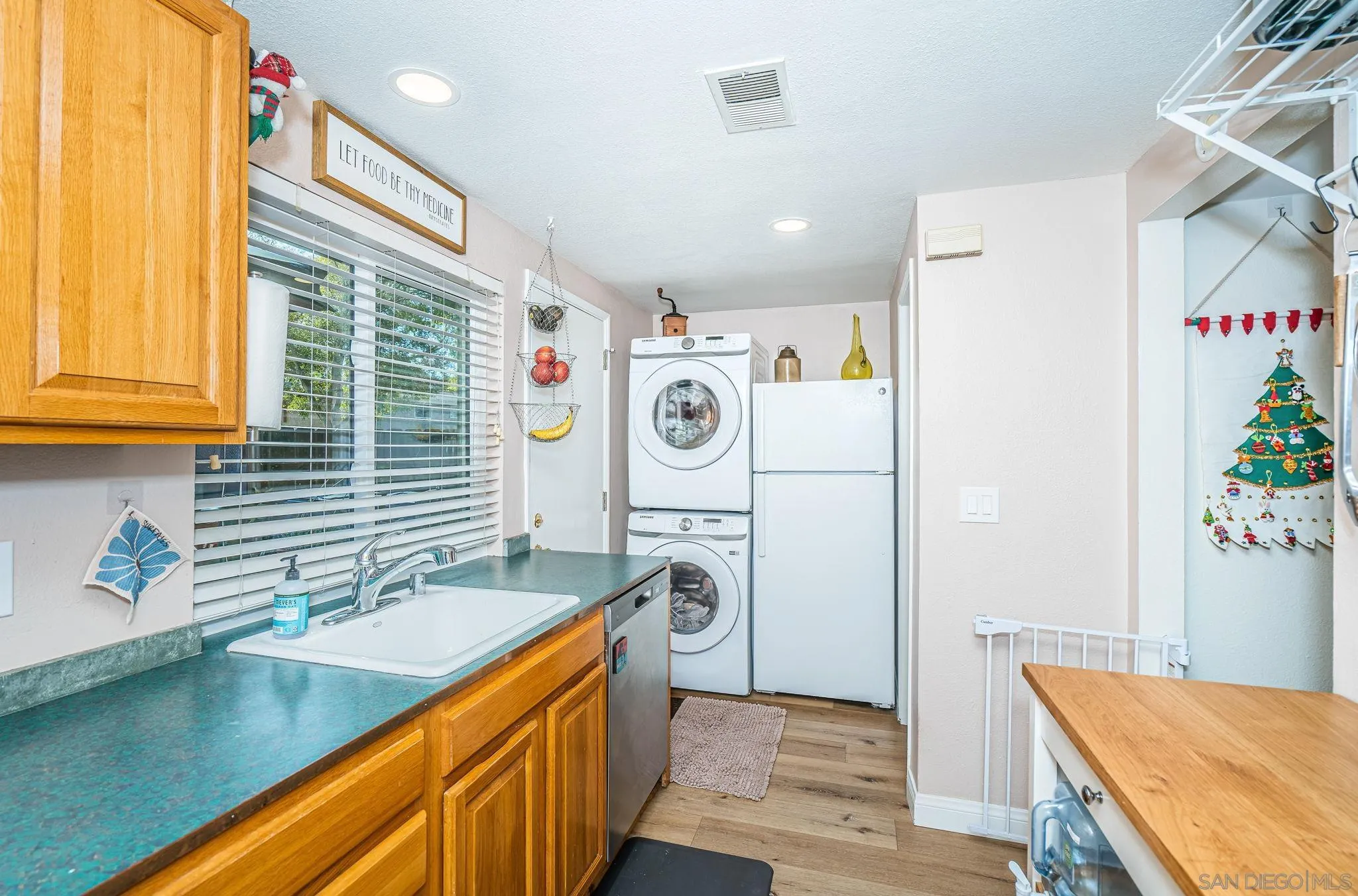 https://cdn.realtyfeed.com/cdn/127/260011053/f303fb4647c3a4e38fab18a5deed78f2.webp
